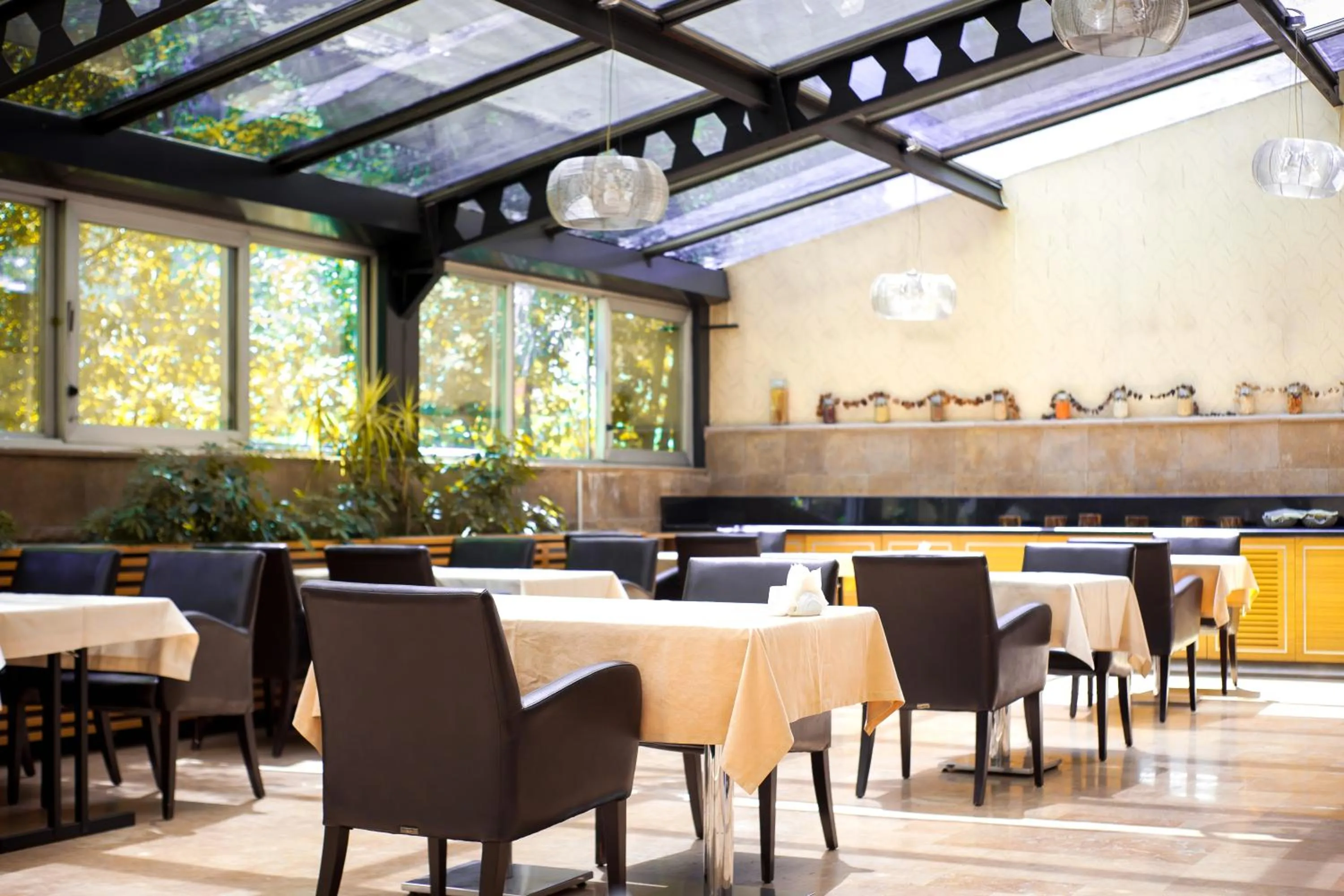 Restaurant/places to eat in Nüzhet Hotel