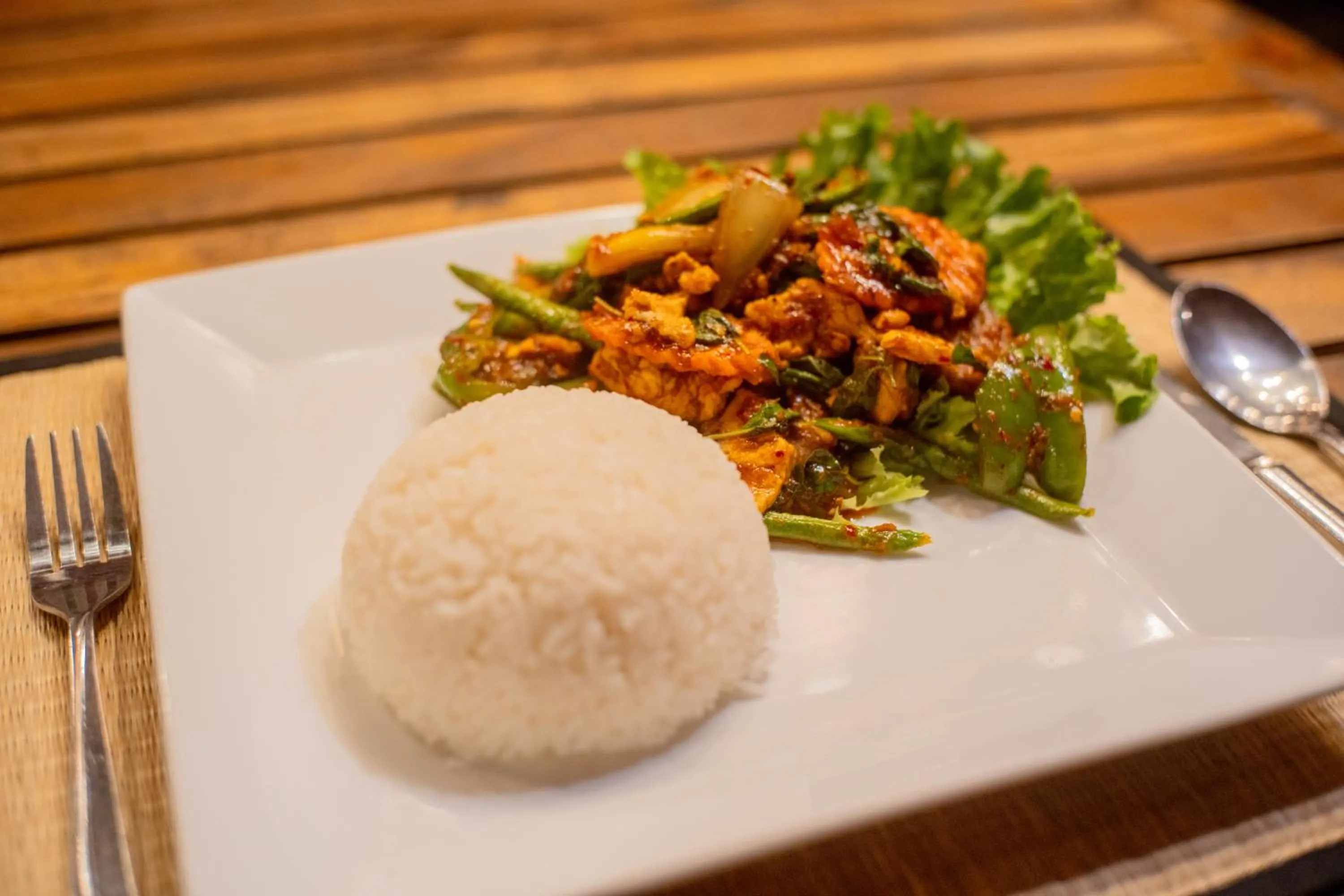 Restaurant/places to eat in Sambor Village Hotel