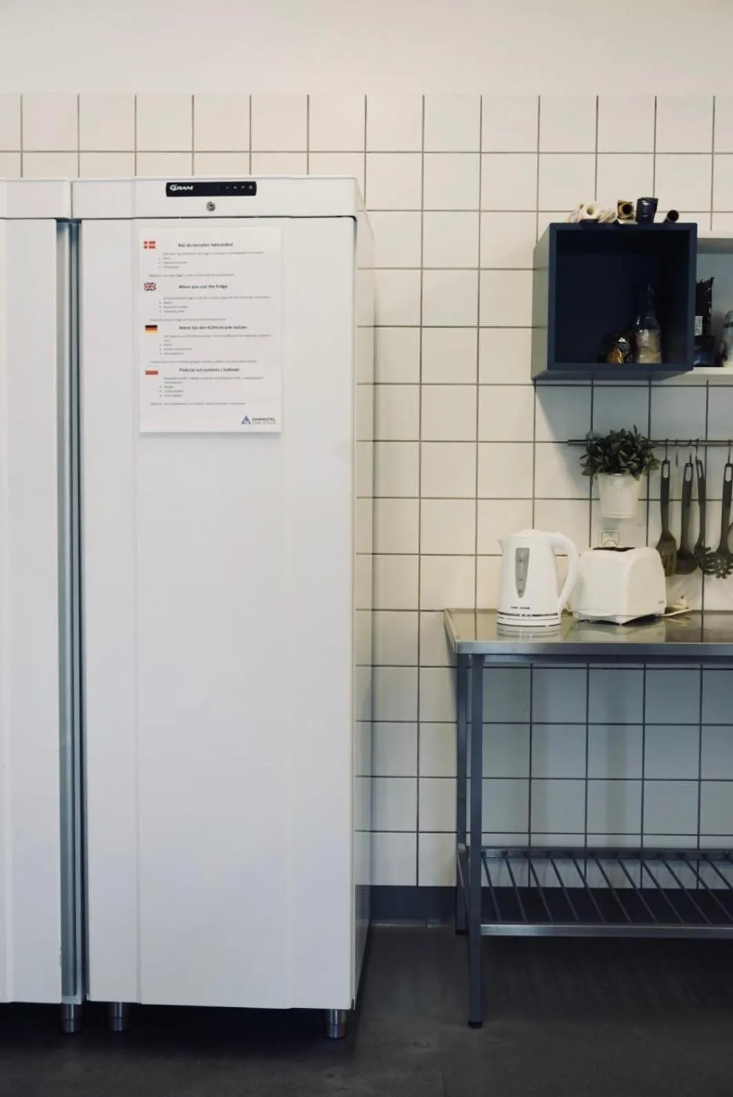Communal kitchen in Danhostel Ishøj Strand