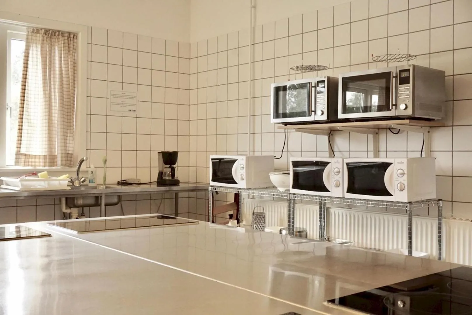 Communal kitchen in Danhostel Ishøj Strand