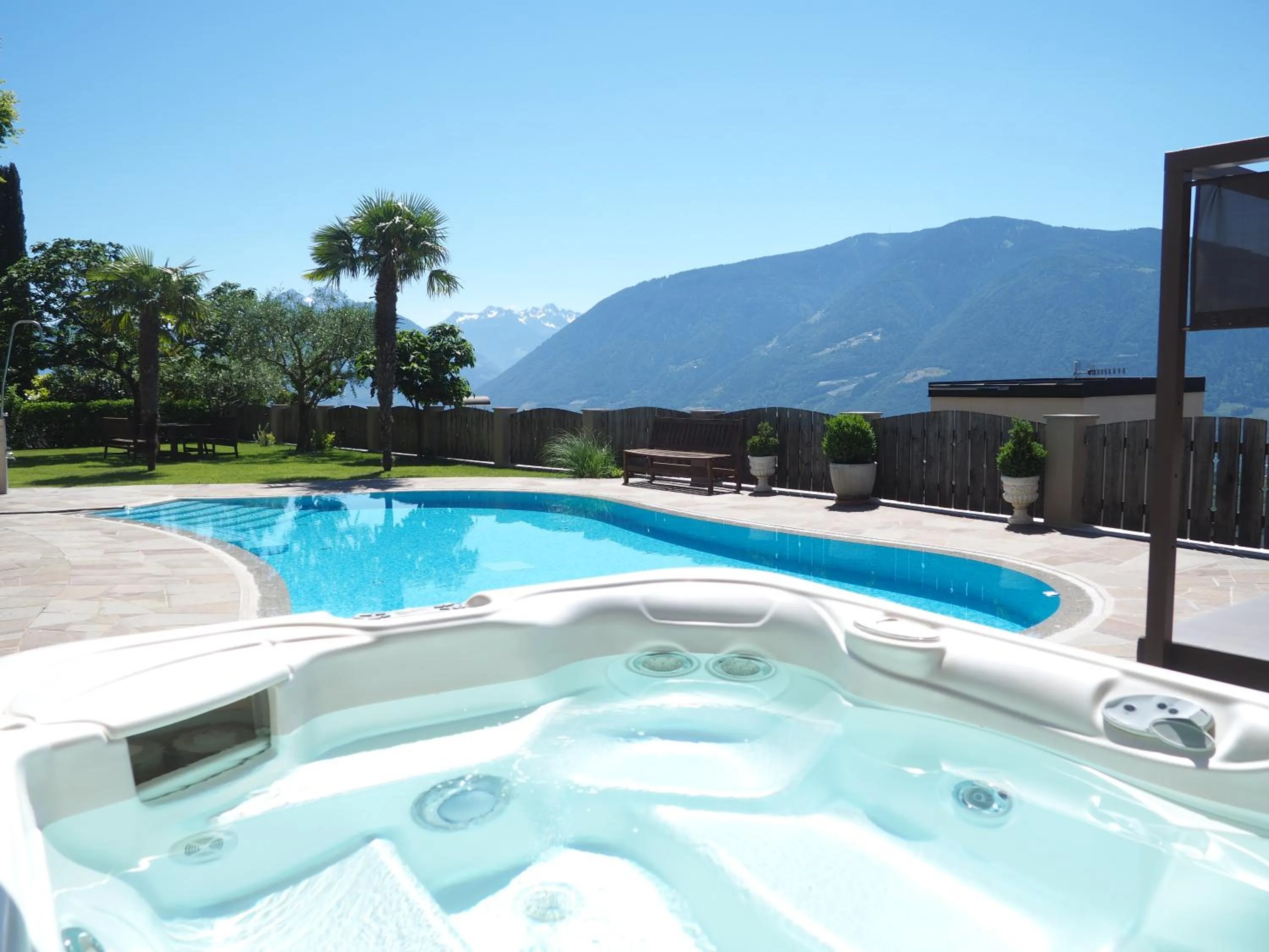 Hot Tub in Hotel-Garni Ehrenfels