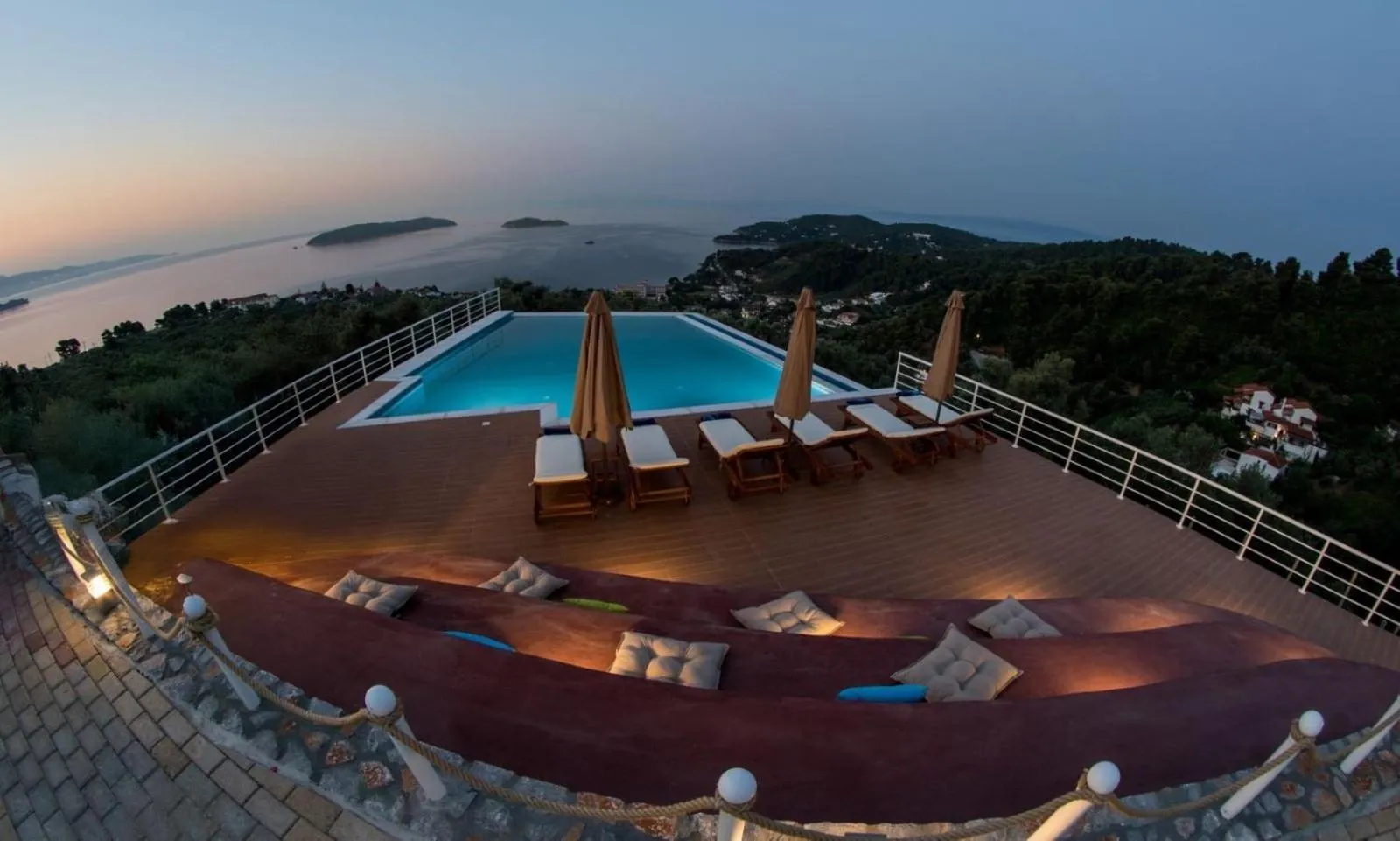 GoldenHill Studios&apartments