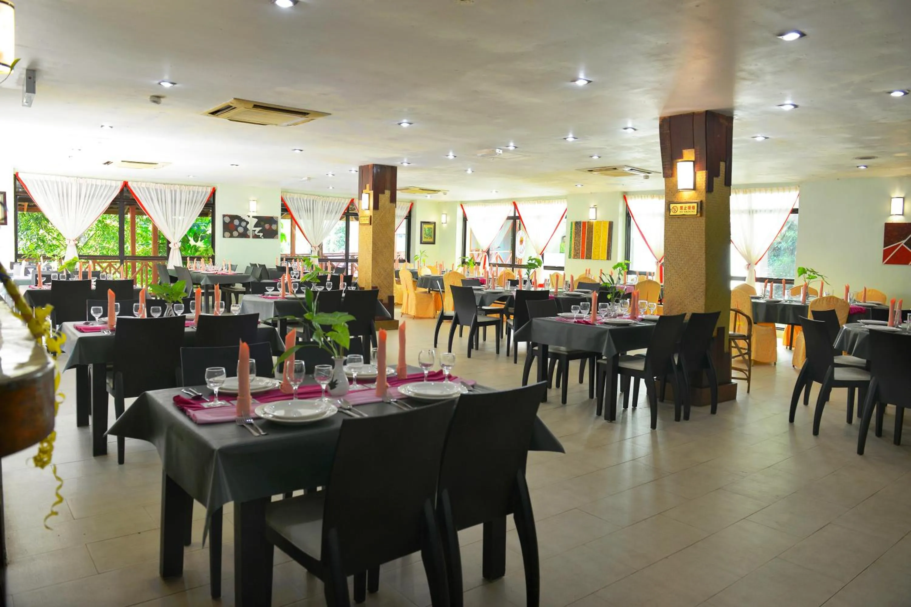 Restaurant/places to eat in Borneo Tropical Rainforest Resort