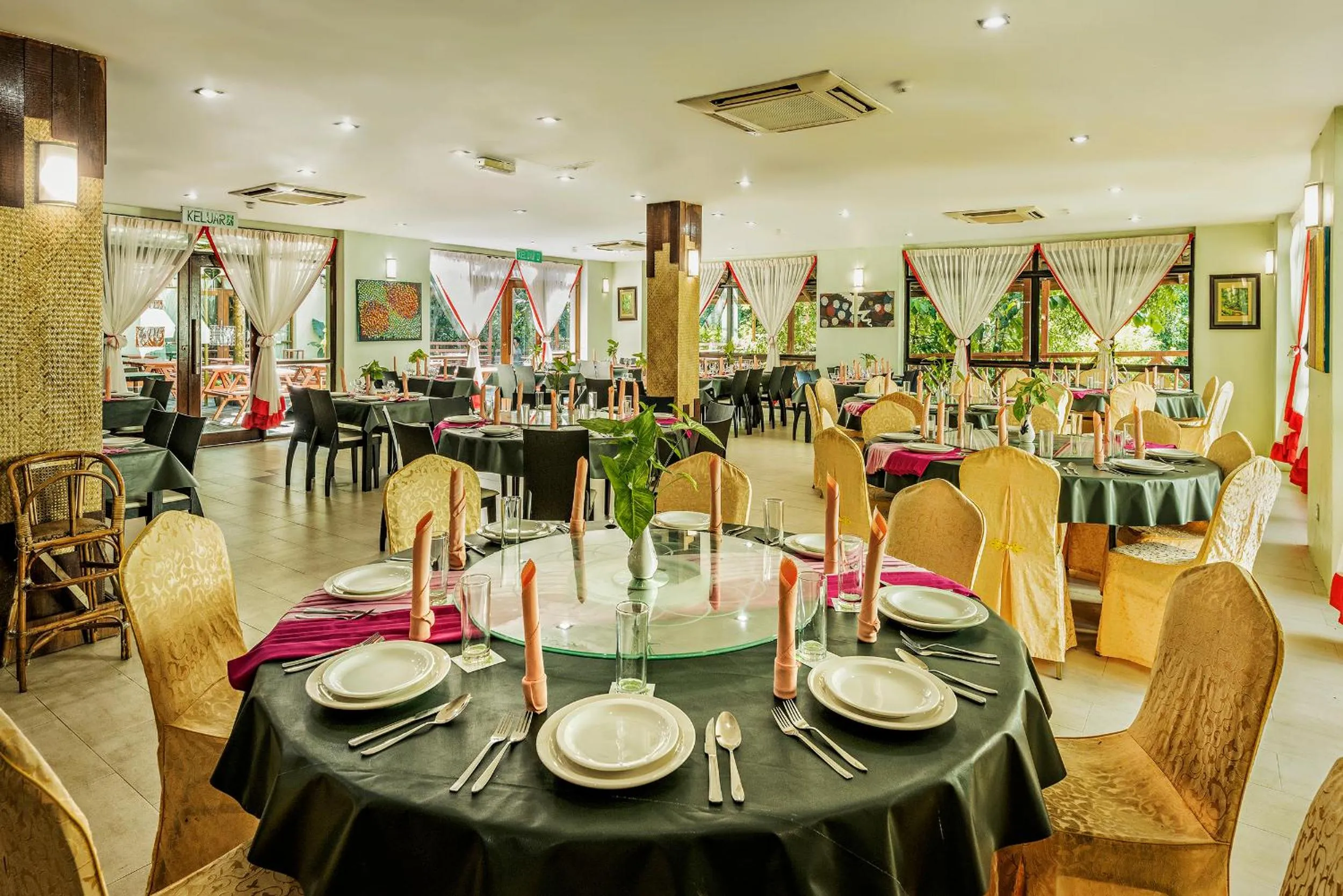 Restaurant/places to eat in Borneo Tropical Rainforest Resort