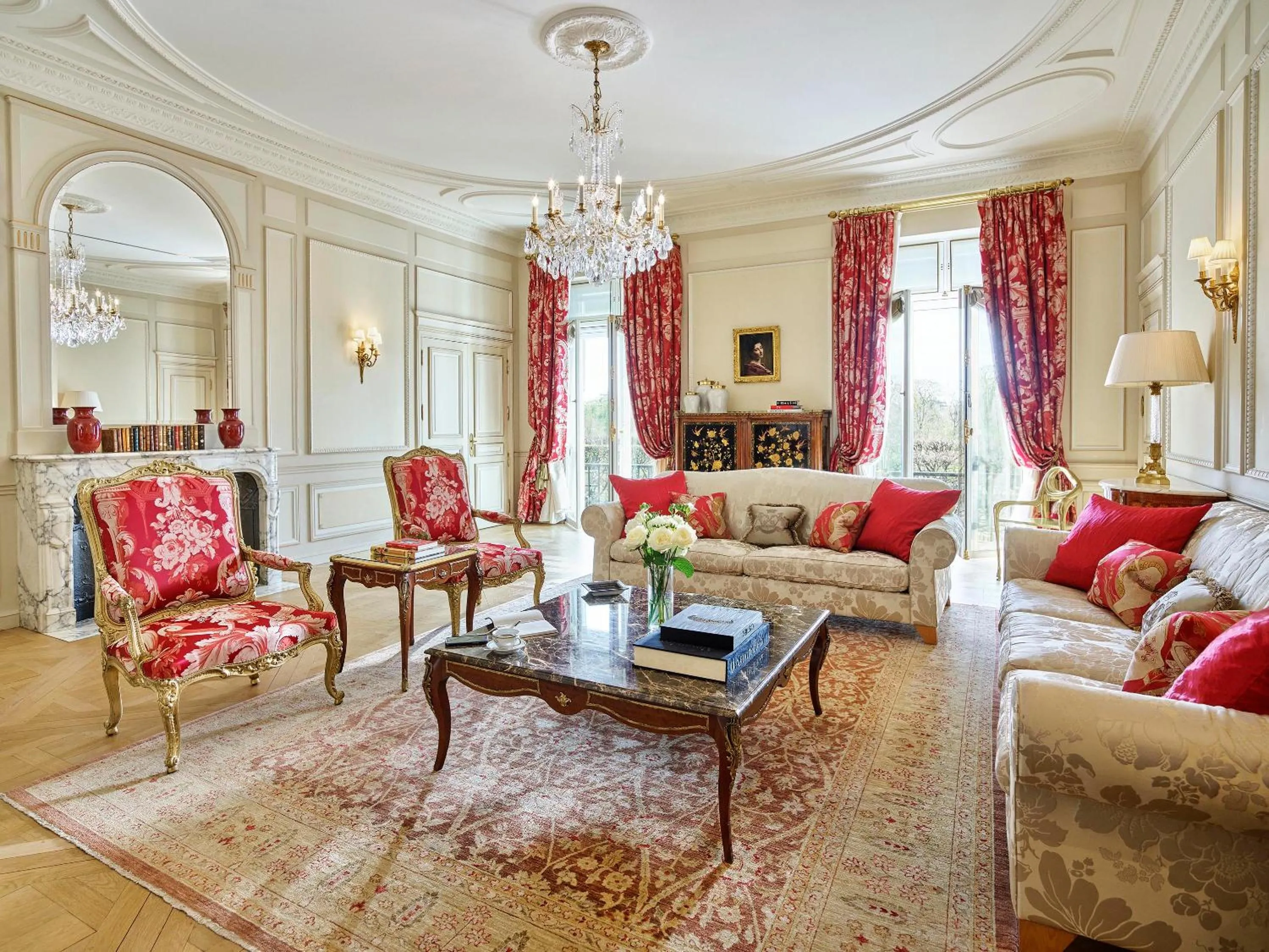 Living room in Le Meurice – Dorchester Collection