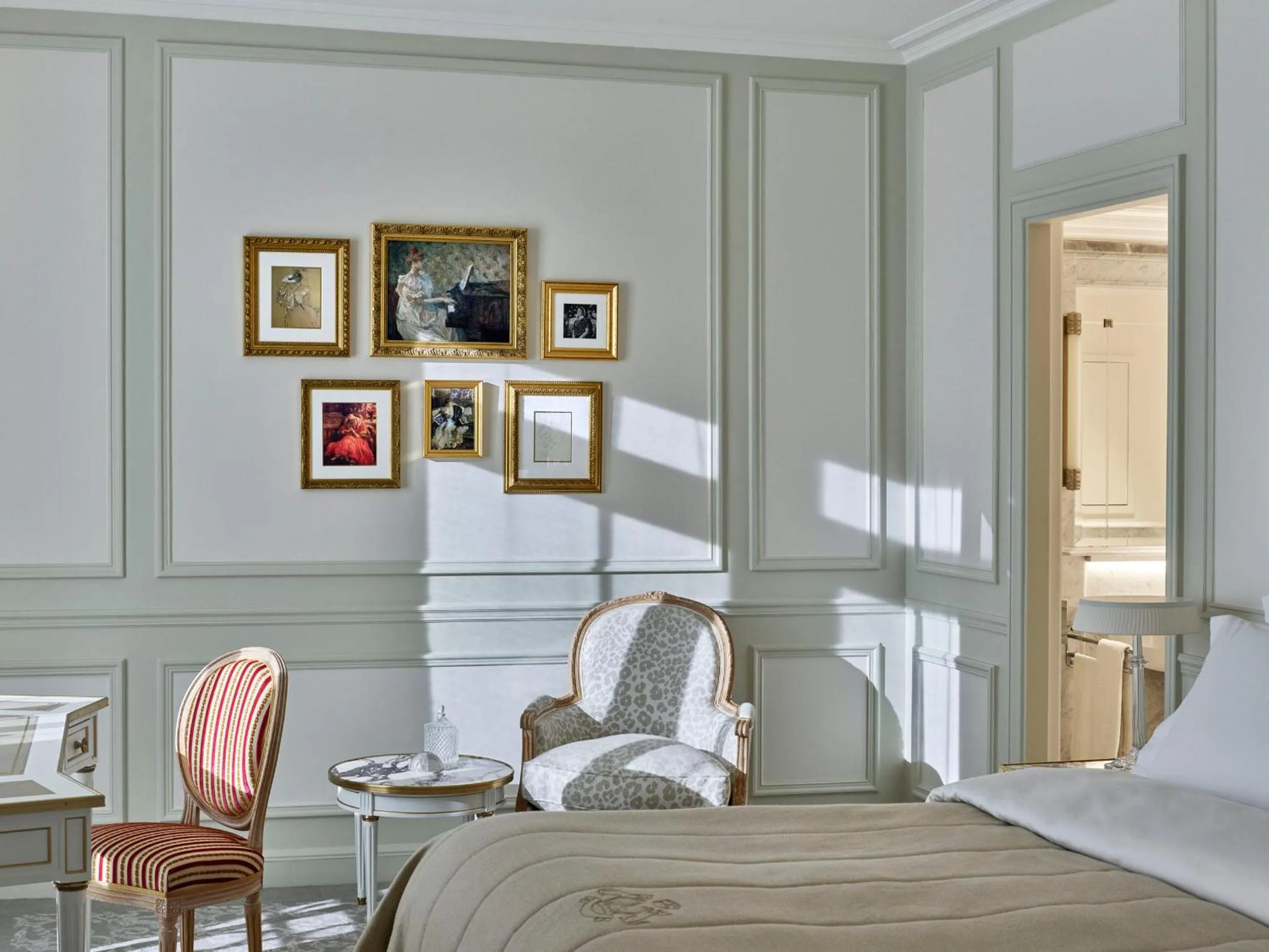 Bed in Le Meurice – Dorchester Collection