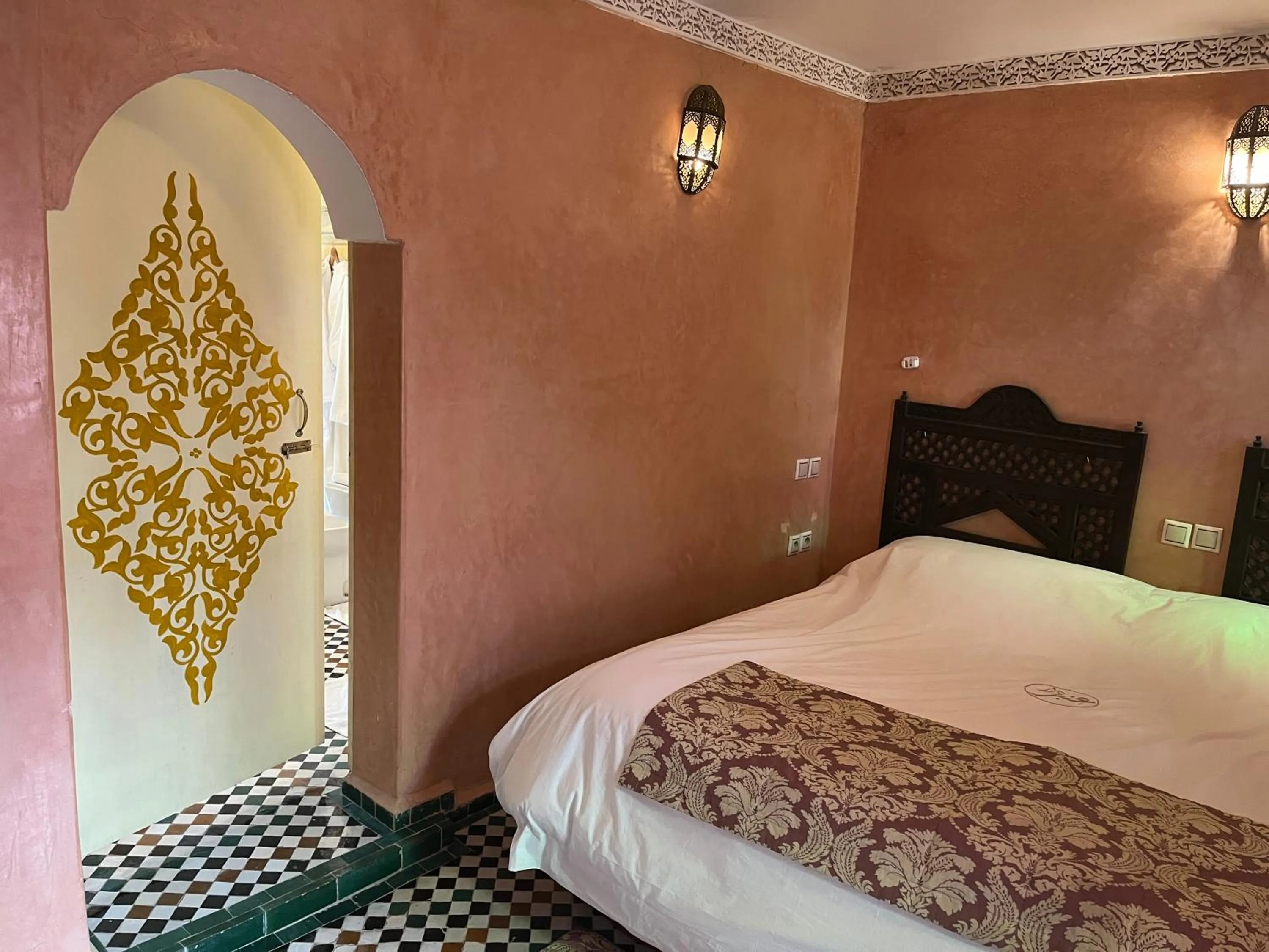 Photo of the whole room, Bed in Dar Anebar