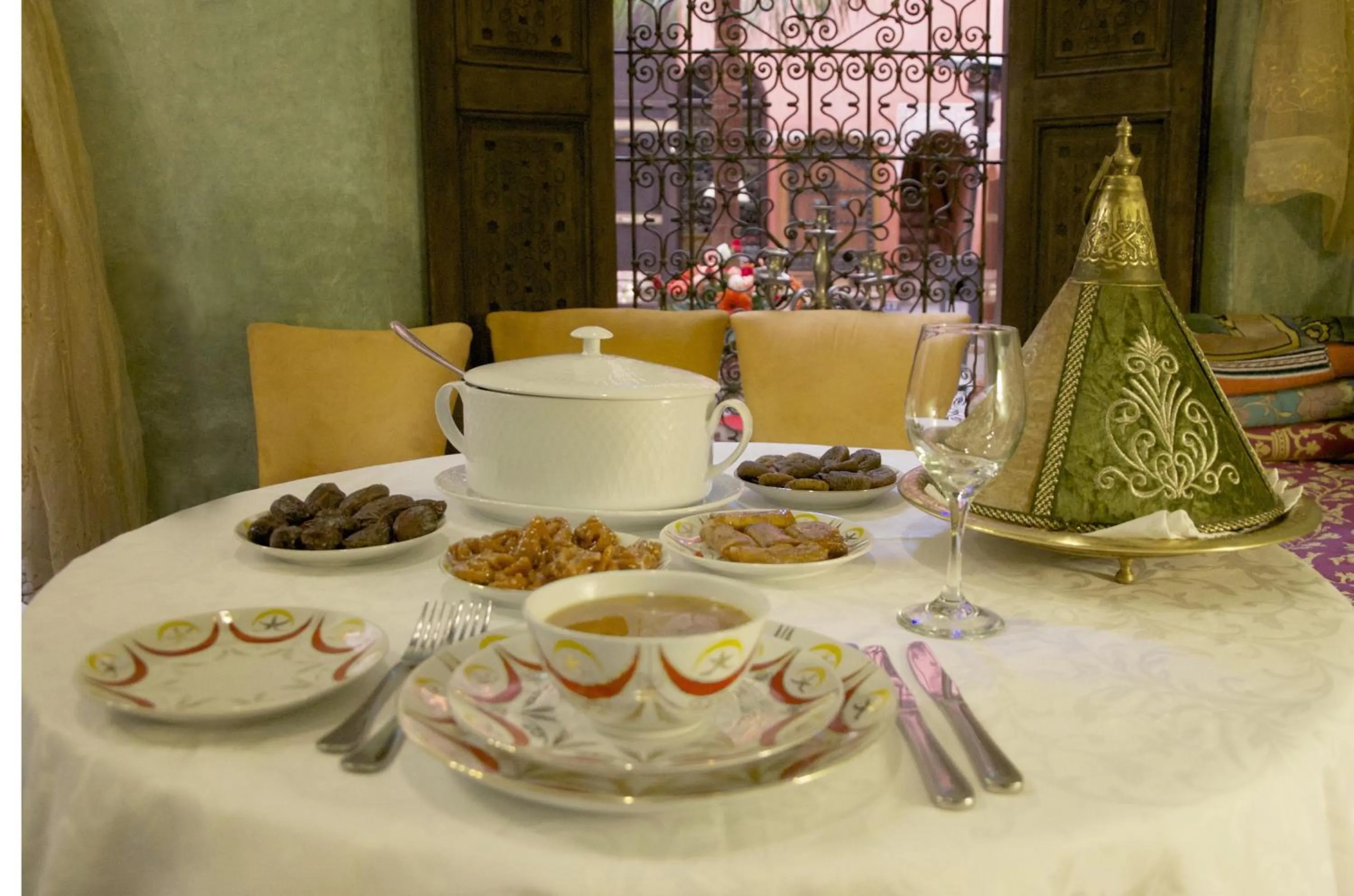 Restaurant/places to eat in Dar Anebar