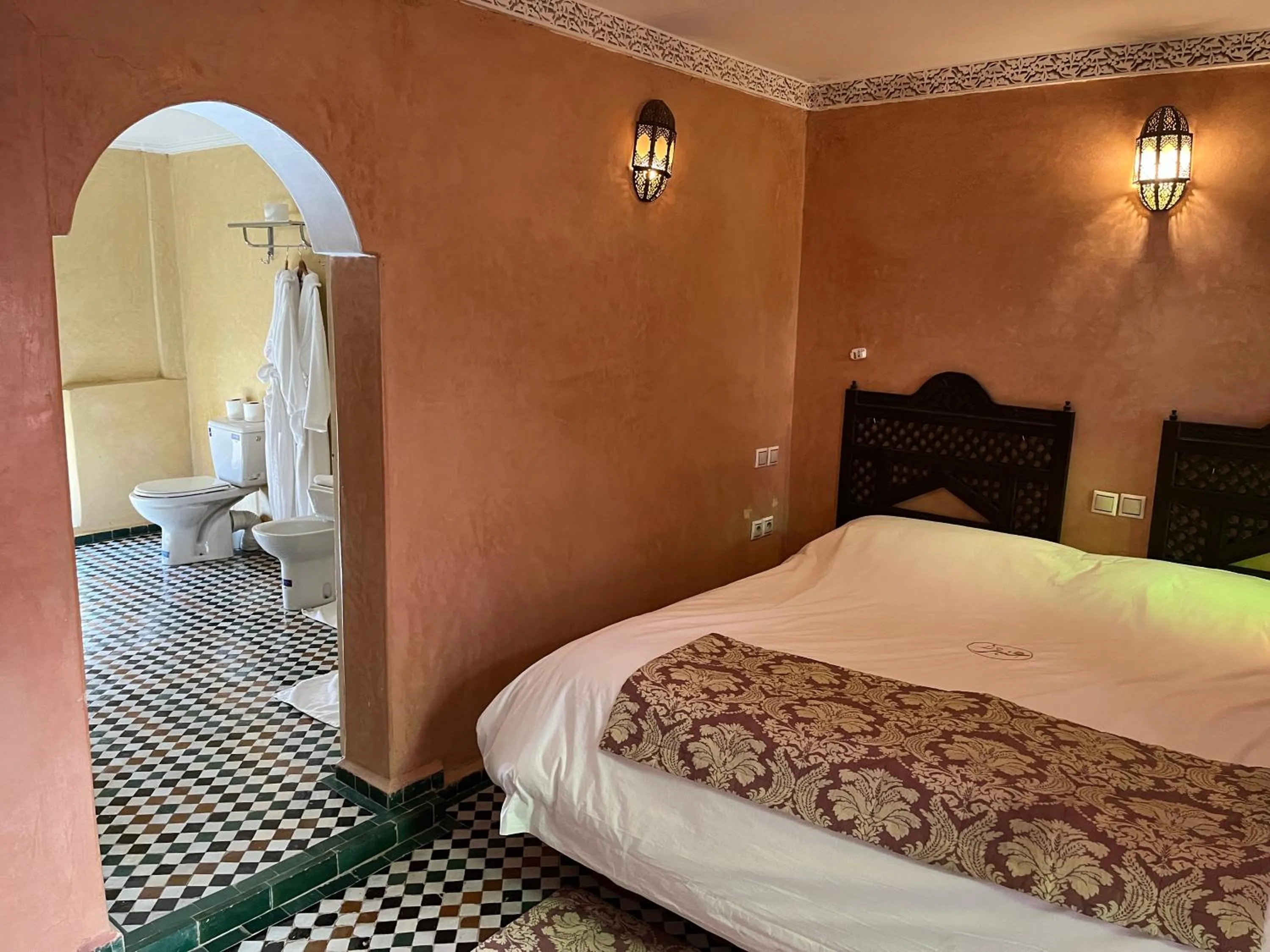 Bathroom, Bed in Dar Anebar