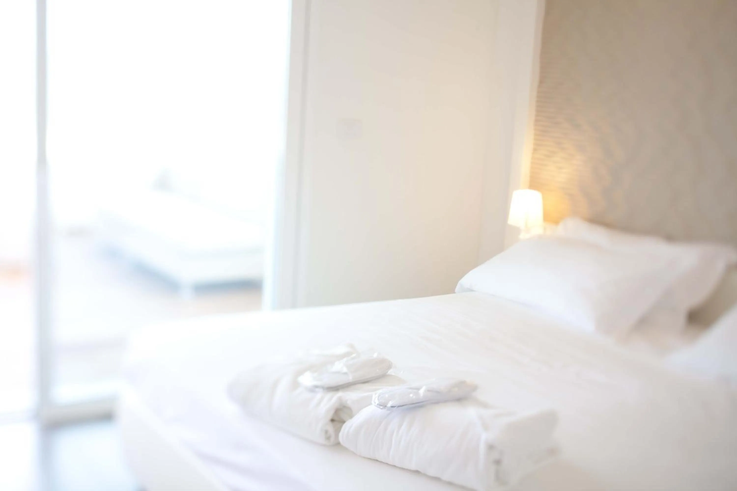 Bed in Villa Del Mare Spa Resort