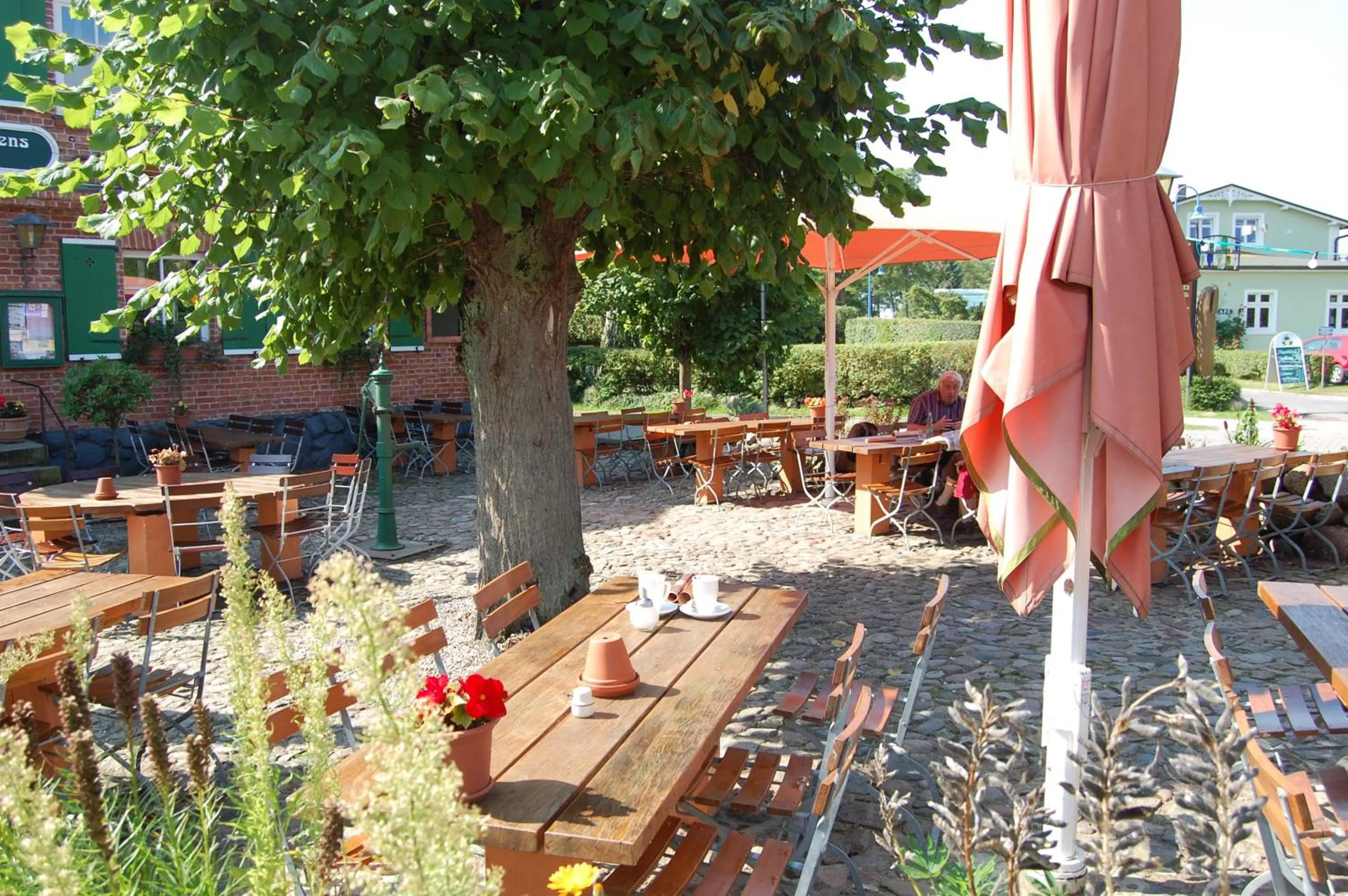 Restaurant/places to eat in Hotel & Gasthof Zur Linde