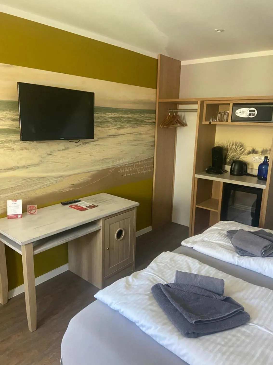 Photo of the whole room, Bed in Hotel & Gasthof Zur Linde