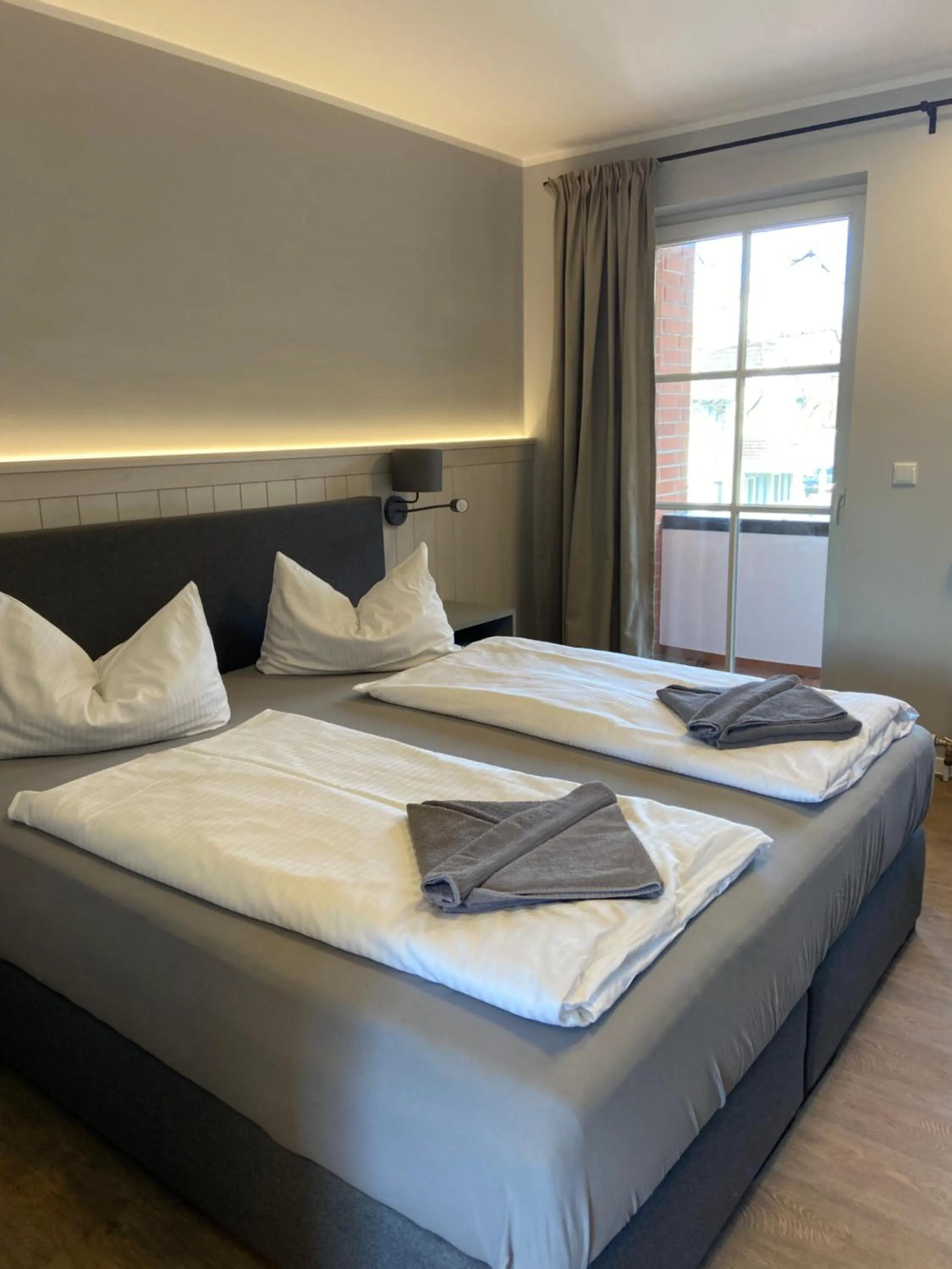 Photo of the whole room, Bed in Hotel & Gasthof Zur Linde