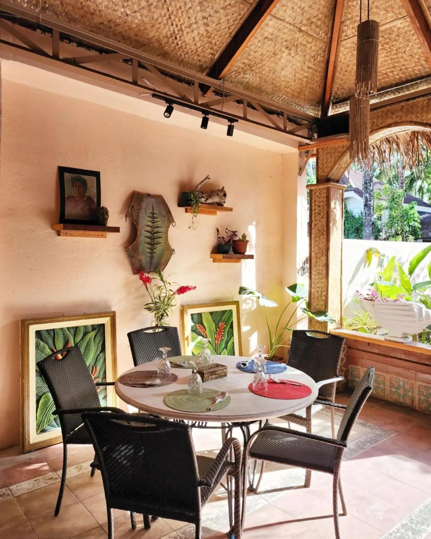 Restaurant/places to eat in Nigi Nigi Too Beach Resort