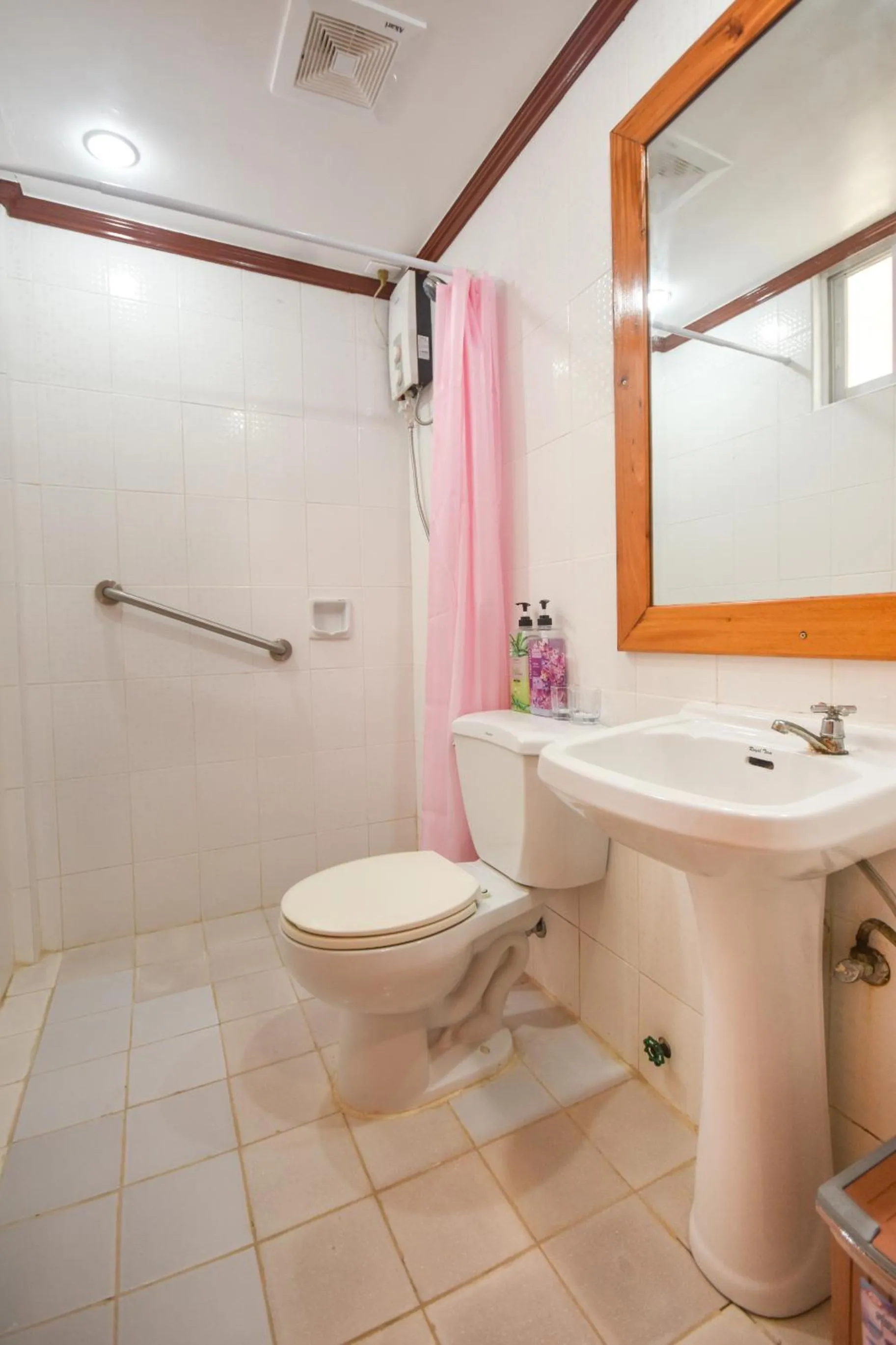 Shower in Nigi Nigi Too Beach Resort