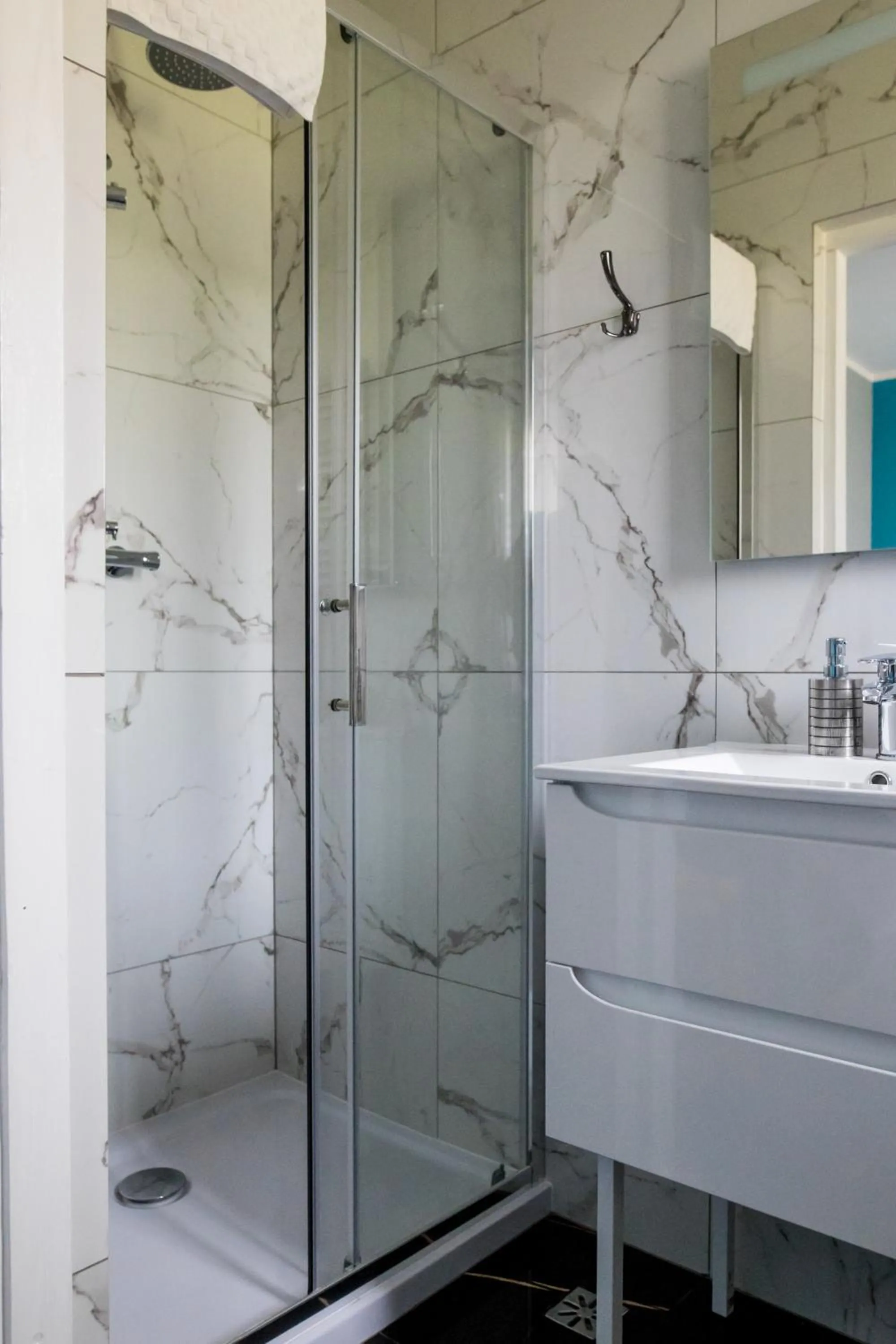 Shower in Eko Hotel Na Wierzynka & Park Pinokia