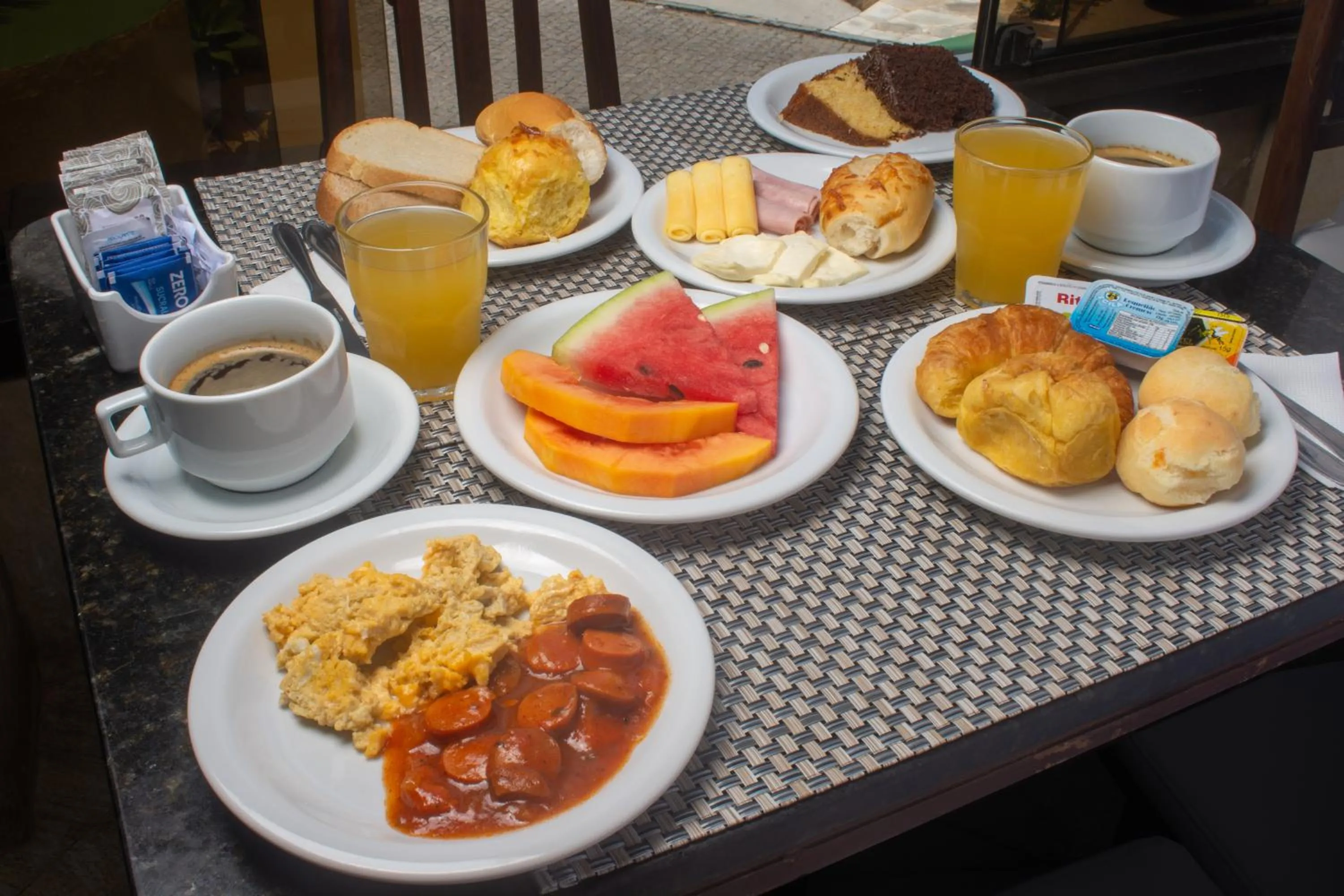 Food and drinks in Pousada e Spa Villa Mercedes by Latitud Hoteles