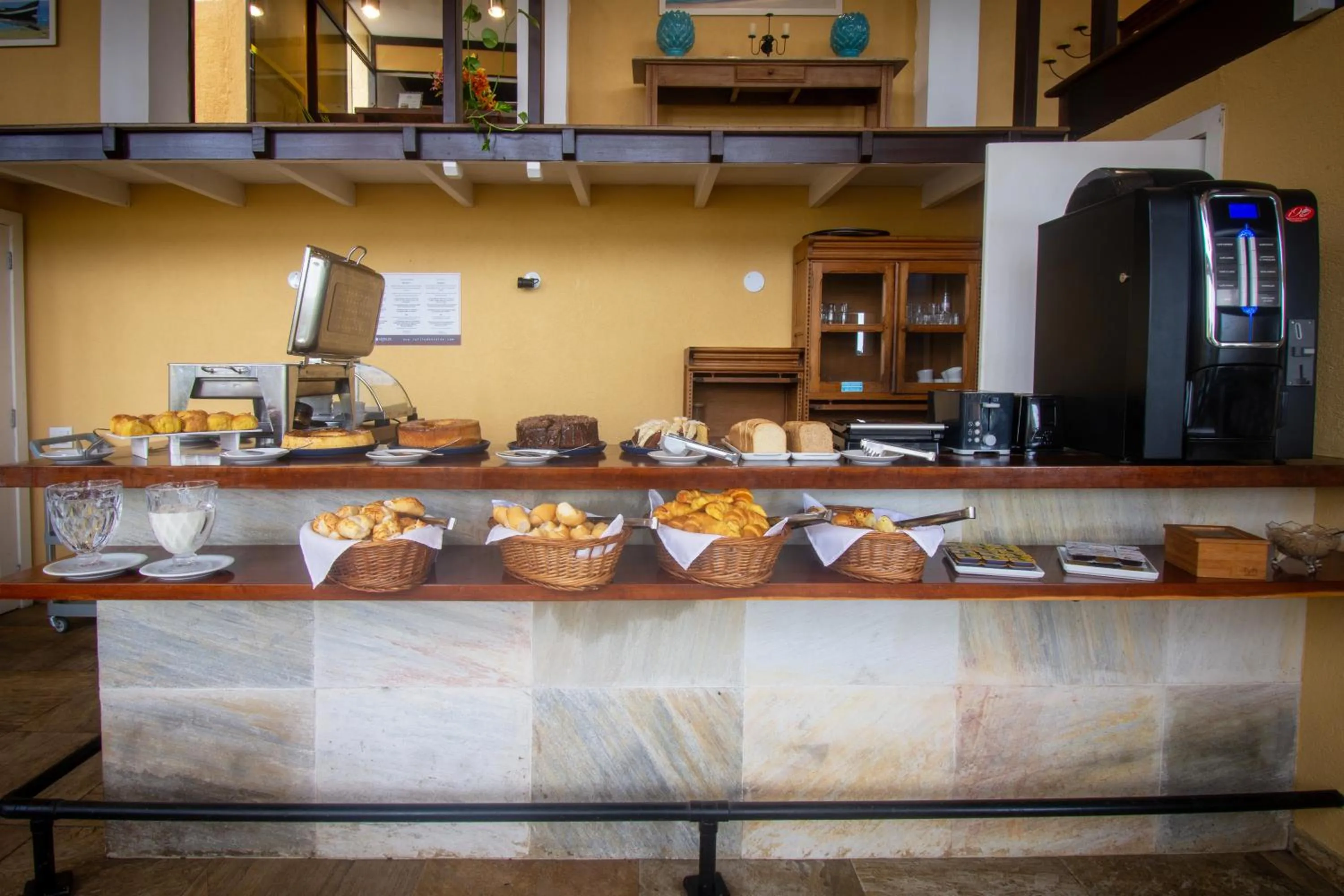 Food and drinks in Pousada e Spa Villa Mercedes by Latitud Hoteles