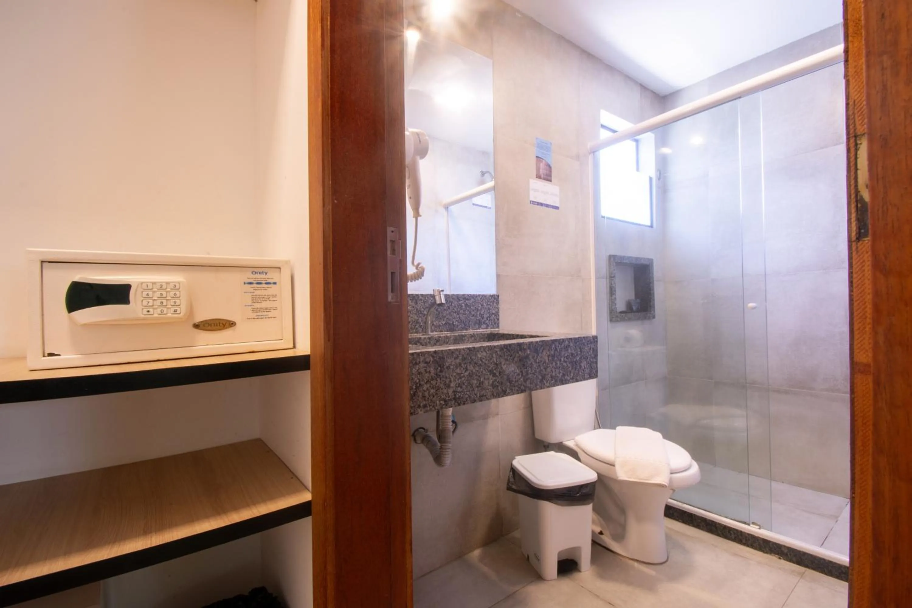 Shower in Pousada Lestada by Latitud Hoteles