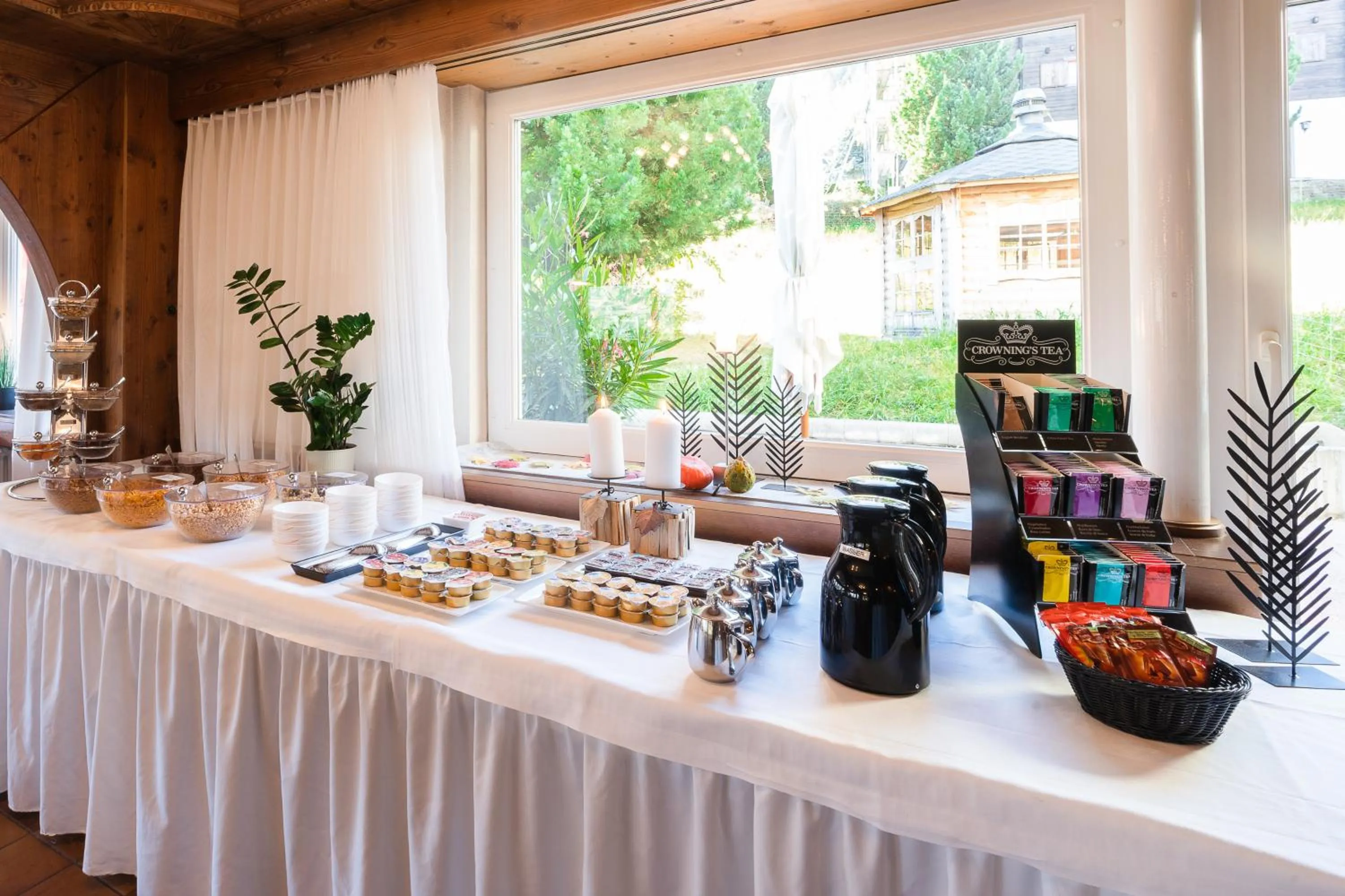 Buffet breakfast in Hotel Alpenhof