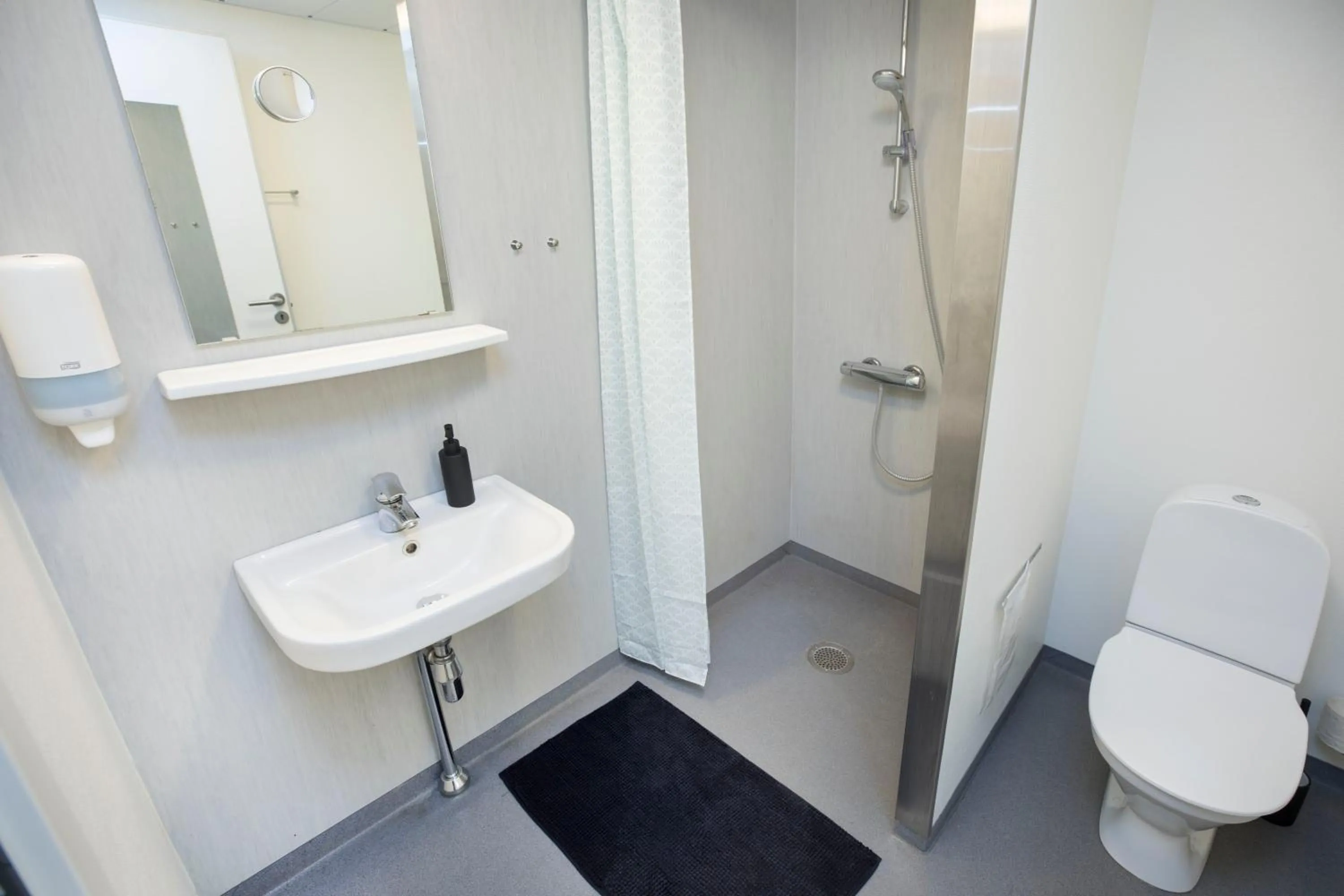 Shower in OnlySleep Trafikcenter