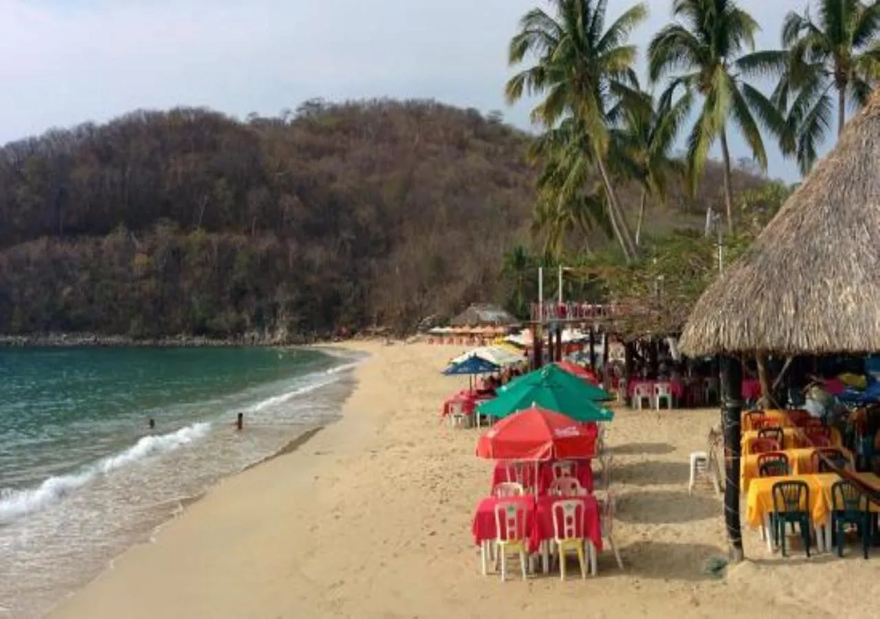 People in La Vivienda Villa