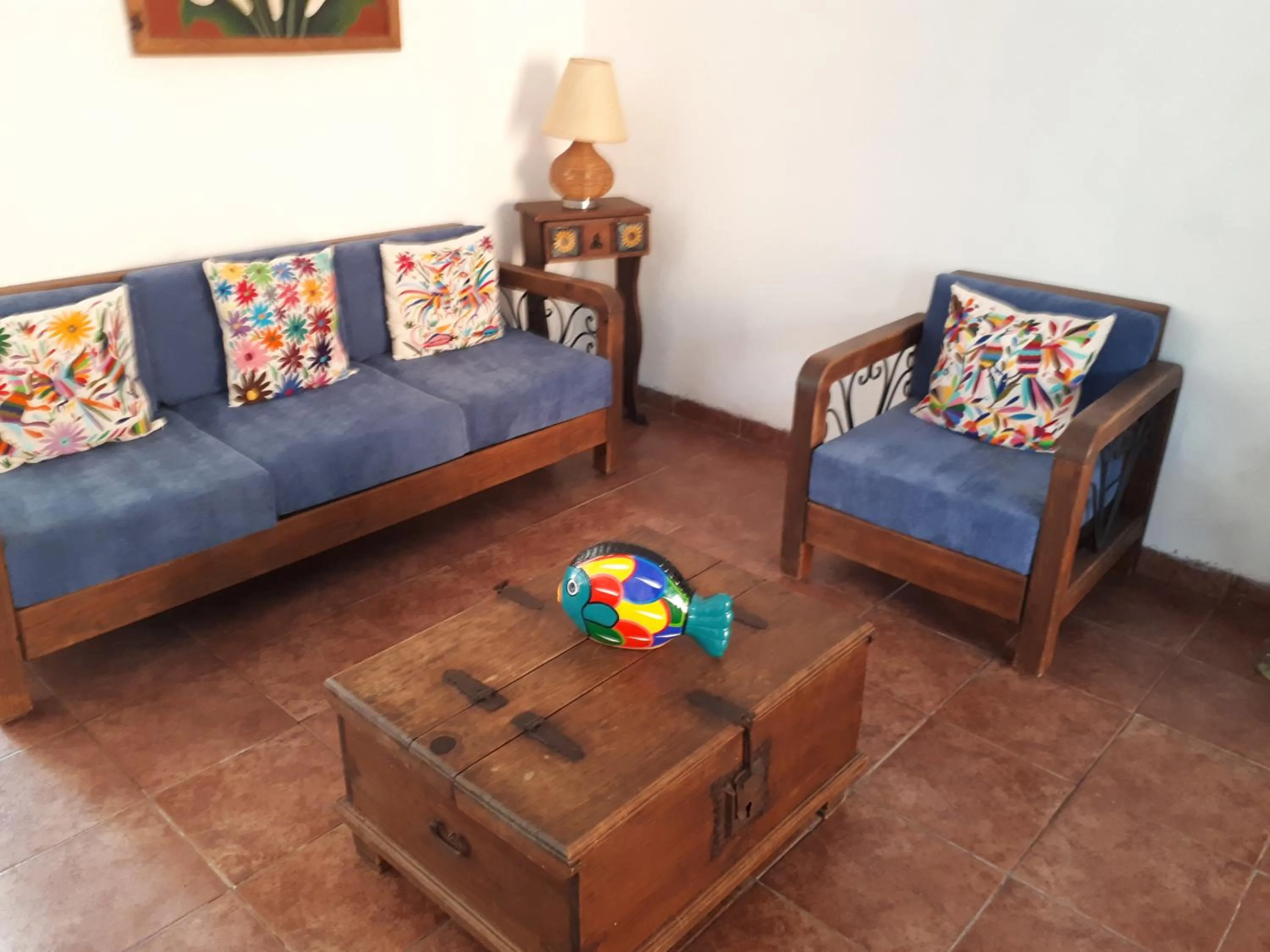Communal lounge/ TV room in La Vivienda Villa