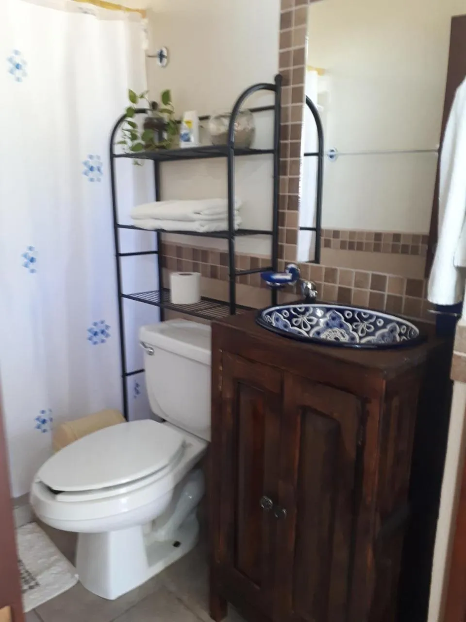 Toilet in La Vivienda Villa