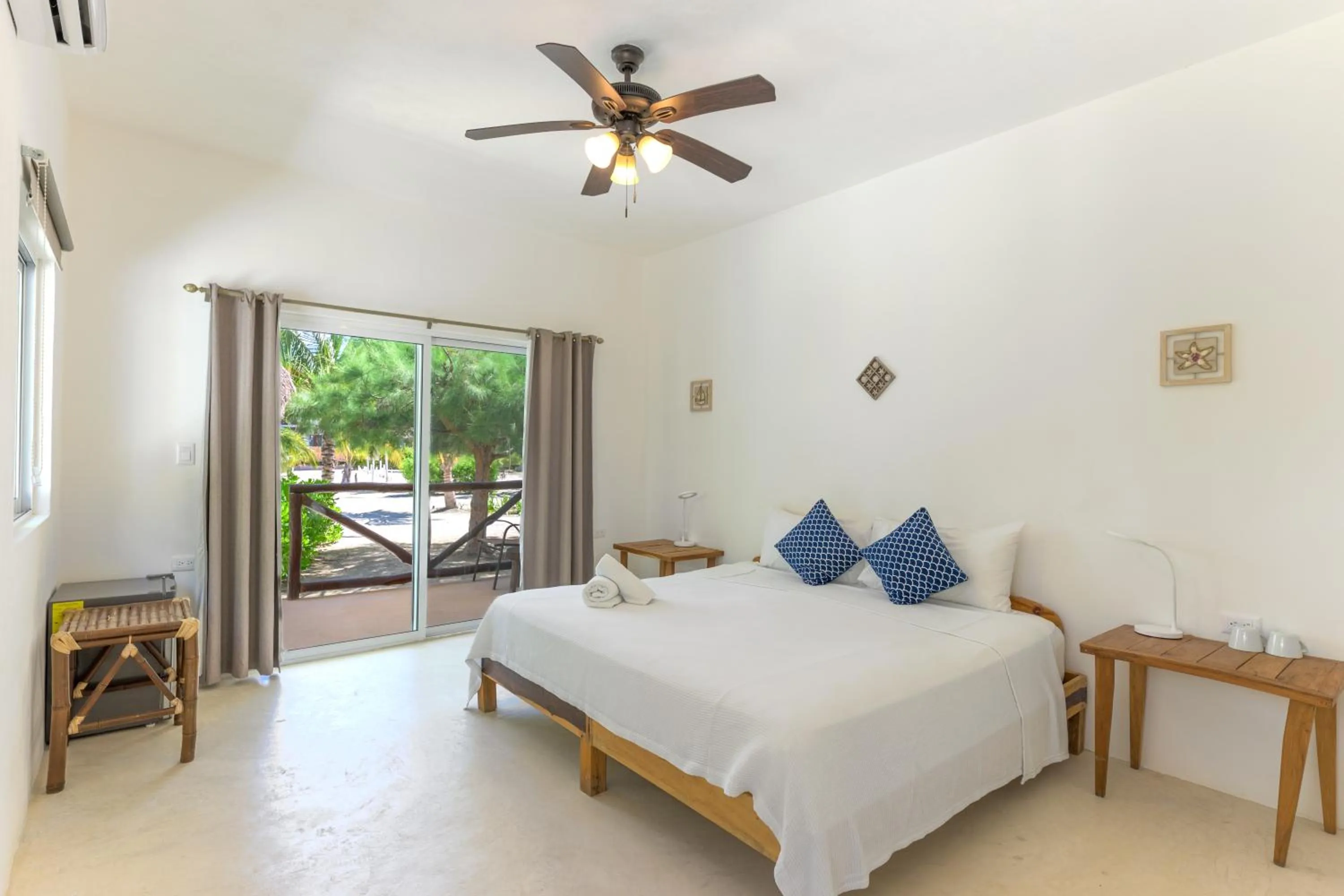 Garden view, Bed in Tekio Beach Hotel