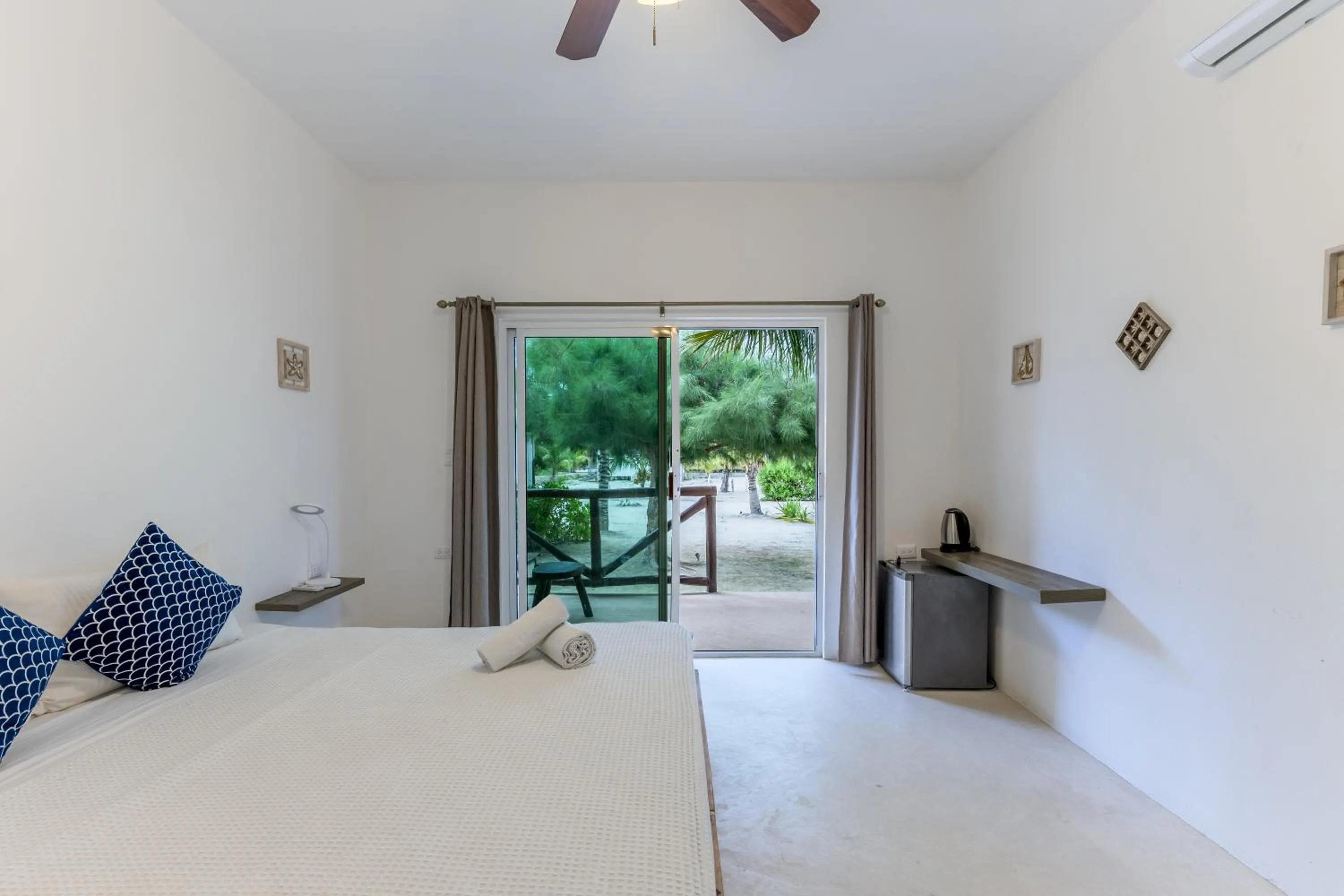 Garden view, Bed in Tekio Beach Hotel