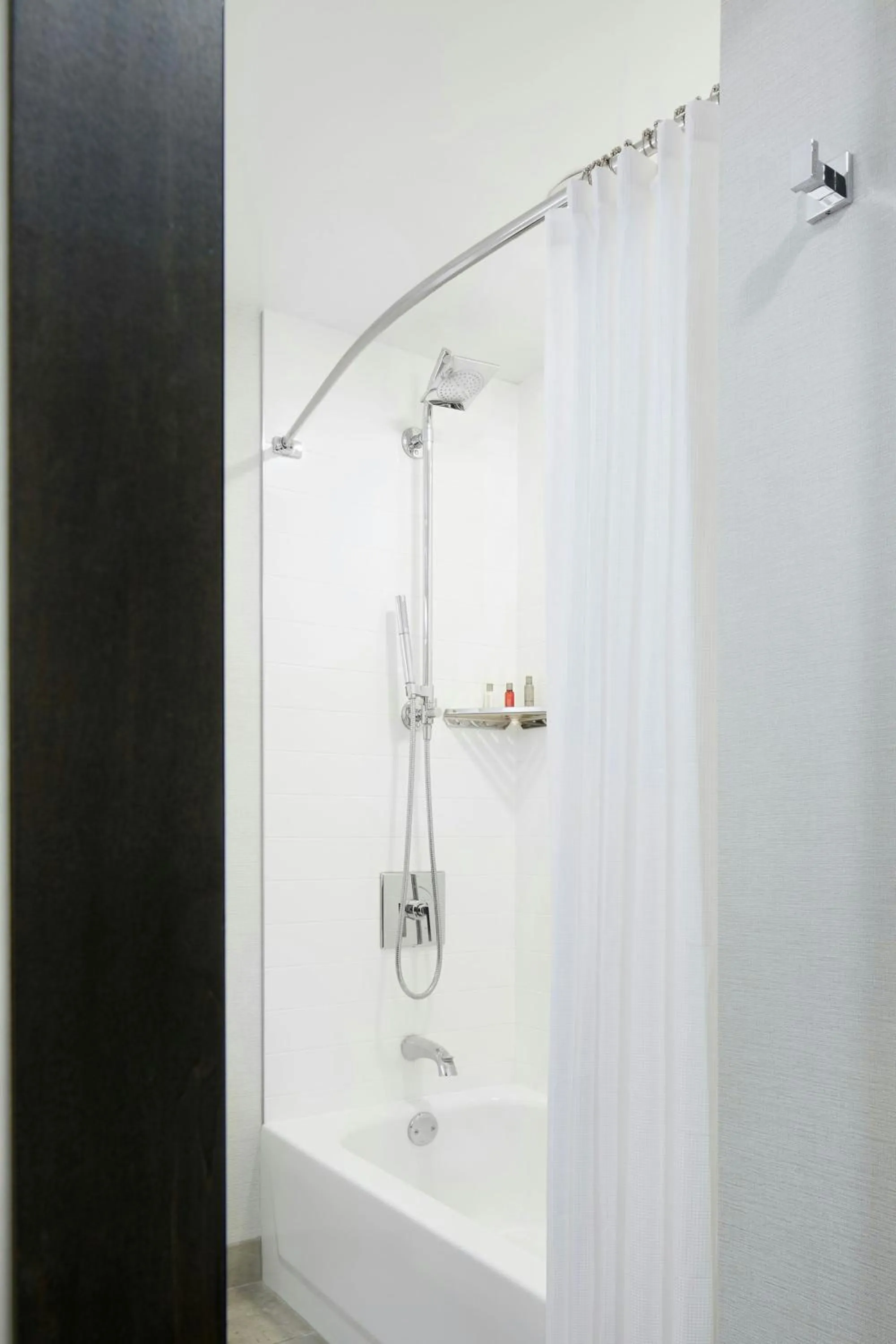 Bathroom in Marriott Cincinnati Airport