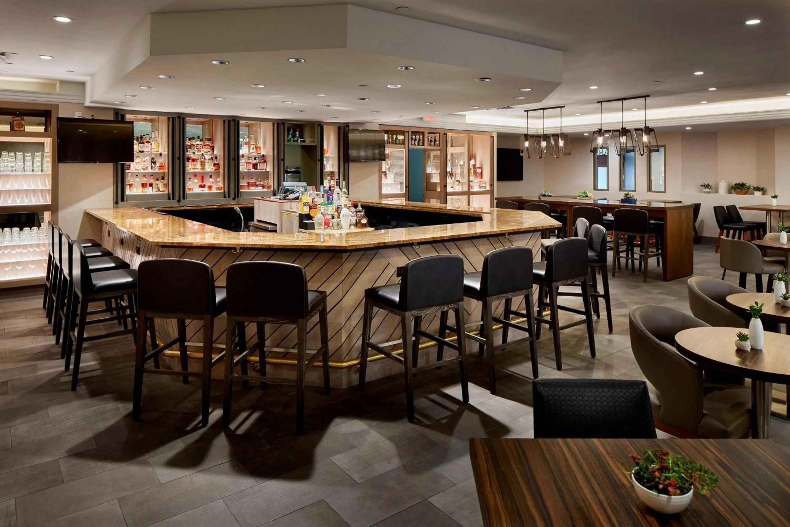Lounge or bar in Marriott Cincinnati Airport