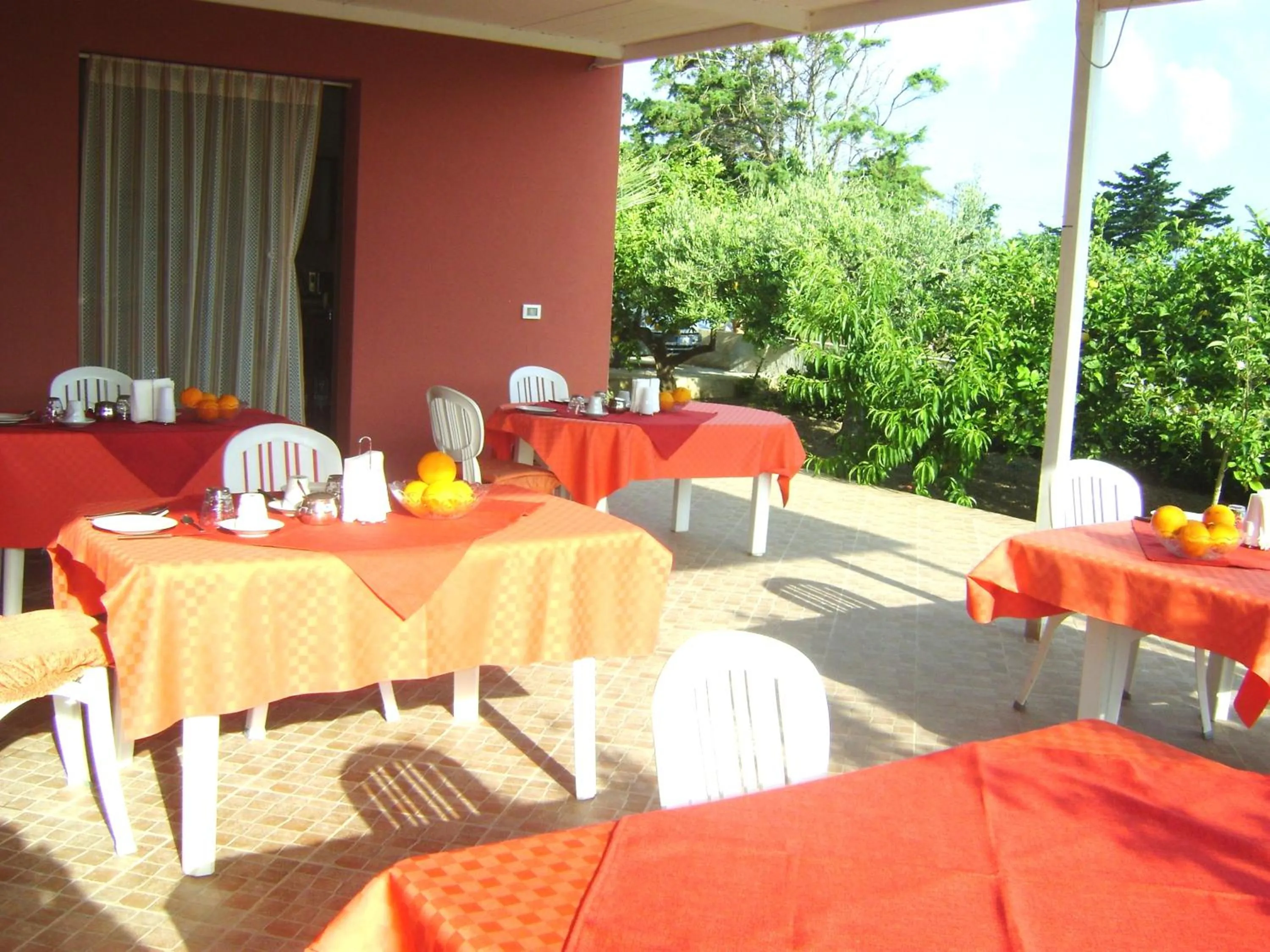 Restaurant/places to eat in Casolare Nelle Saline