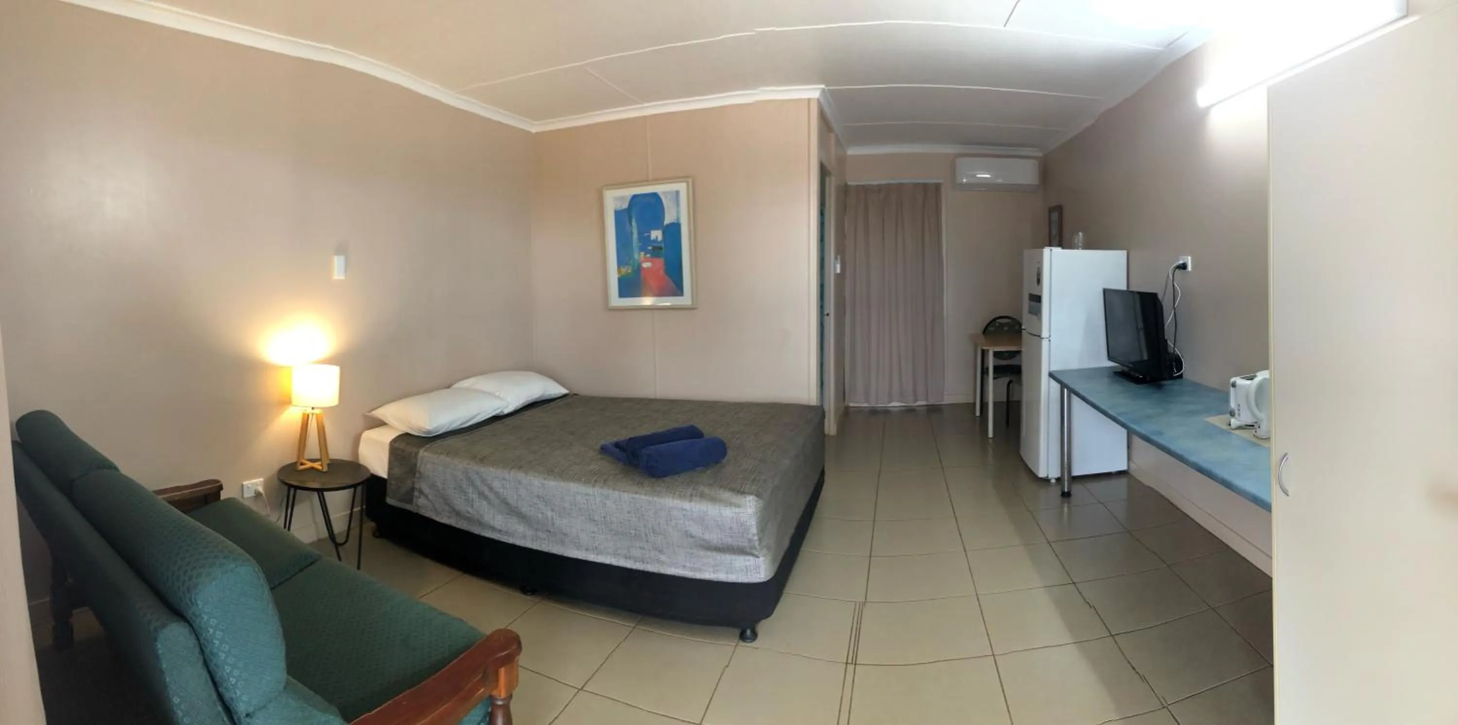 Photo of the whole room, Bed in Childers Budget Accommodation