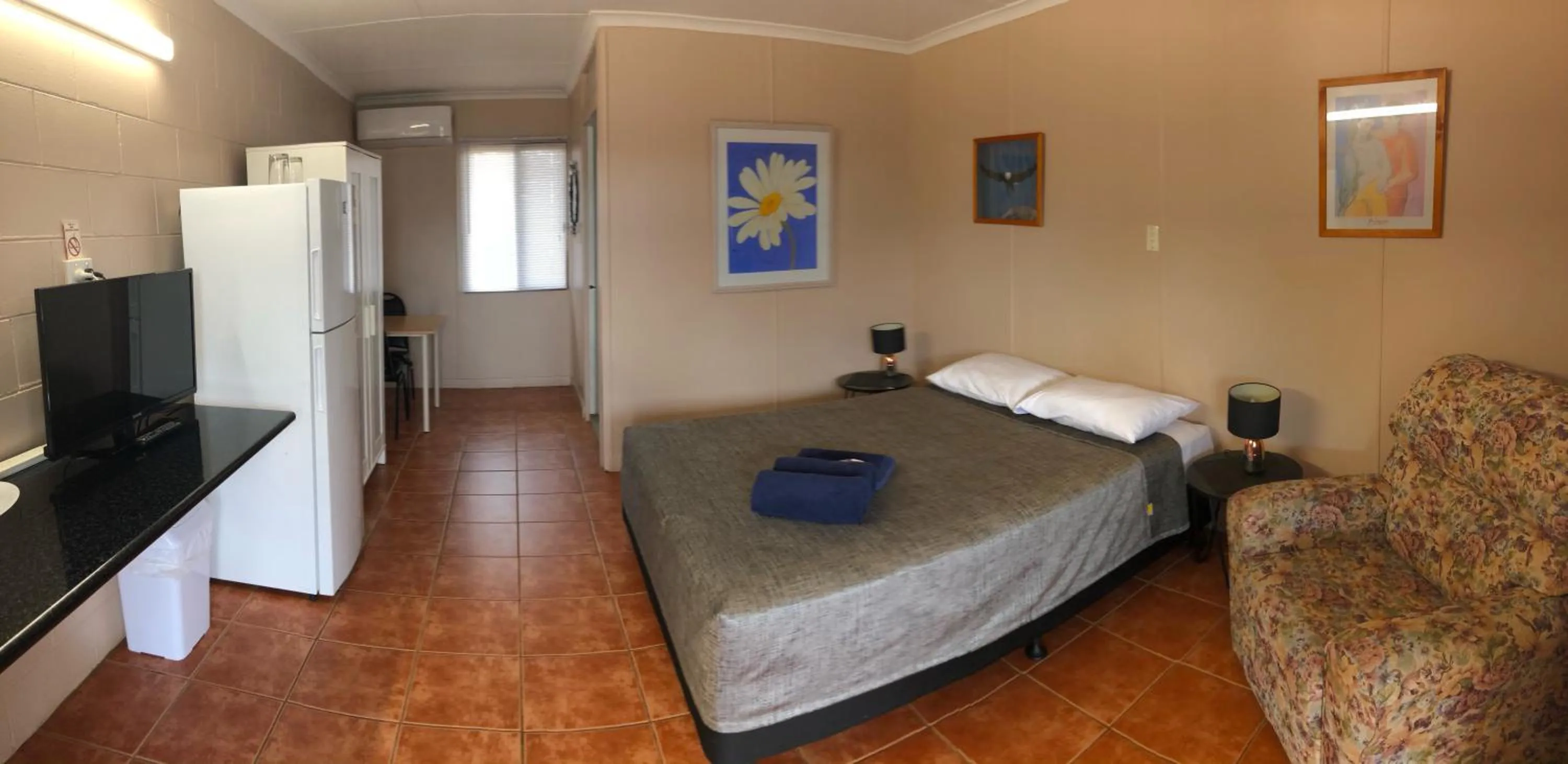 Photo of the whole room, Bed in Childers Budget Accommodation