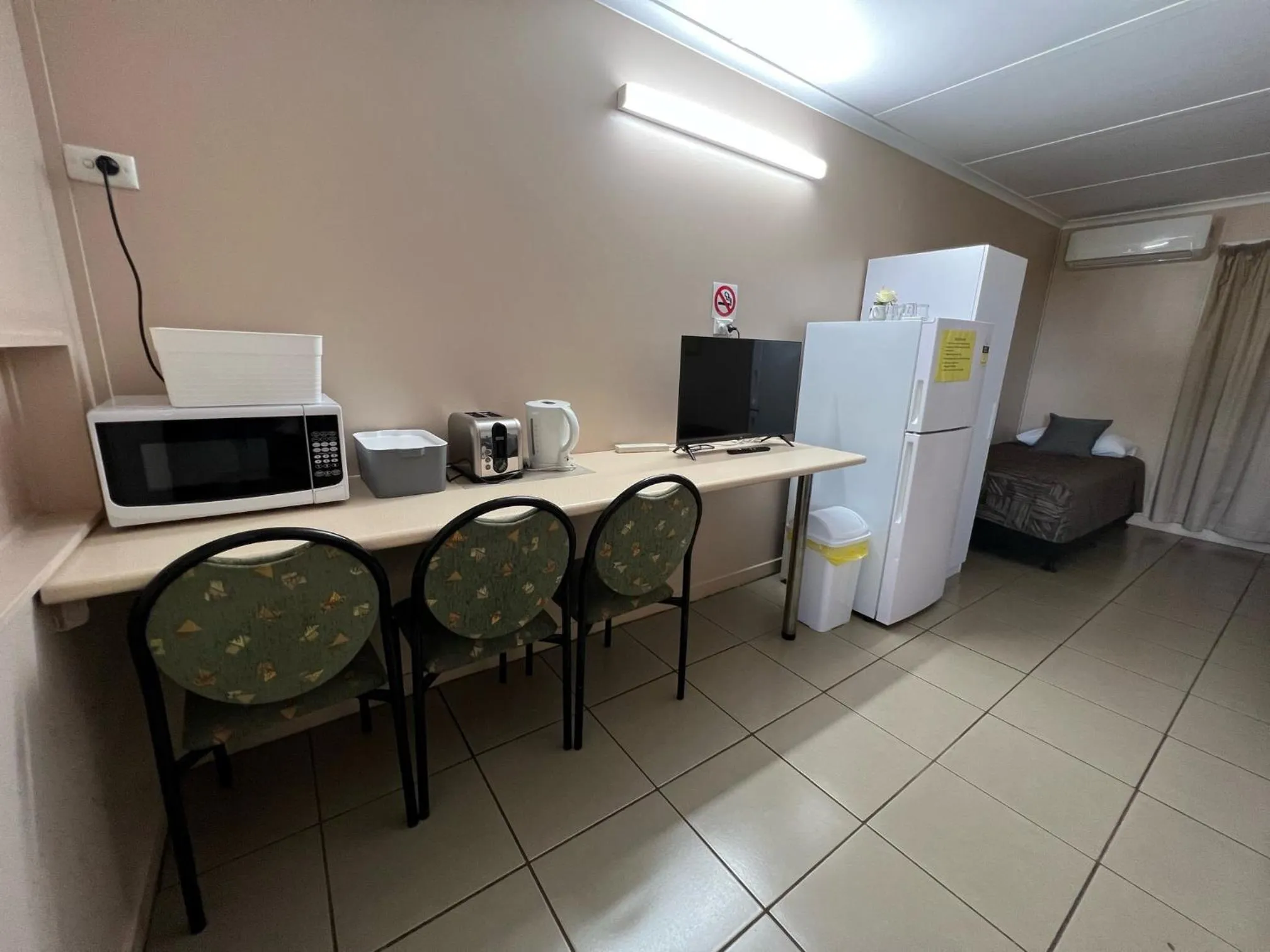 Living room in Childers Budget Accommodation