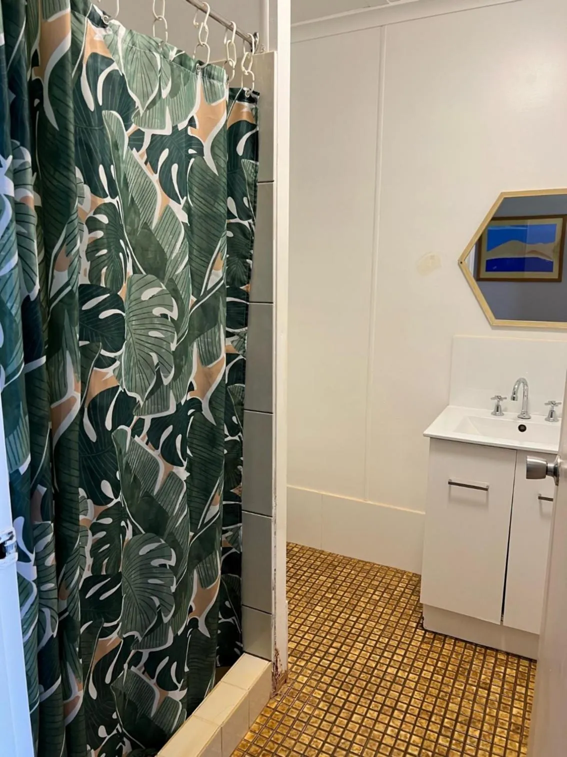 Bathroom in Childers Budget Accommodation