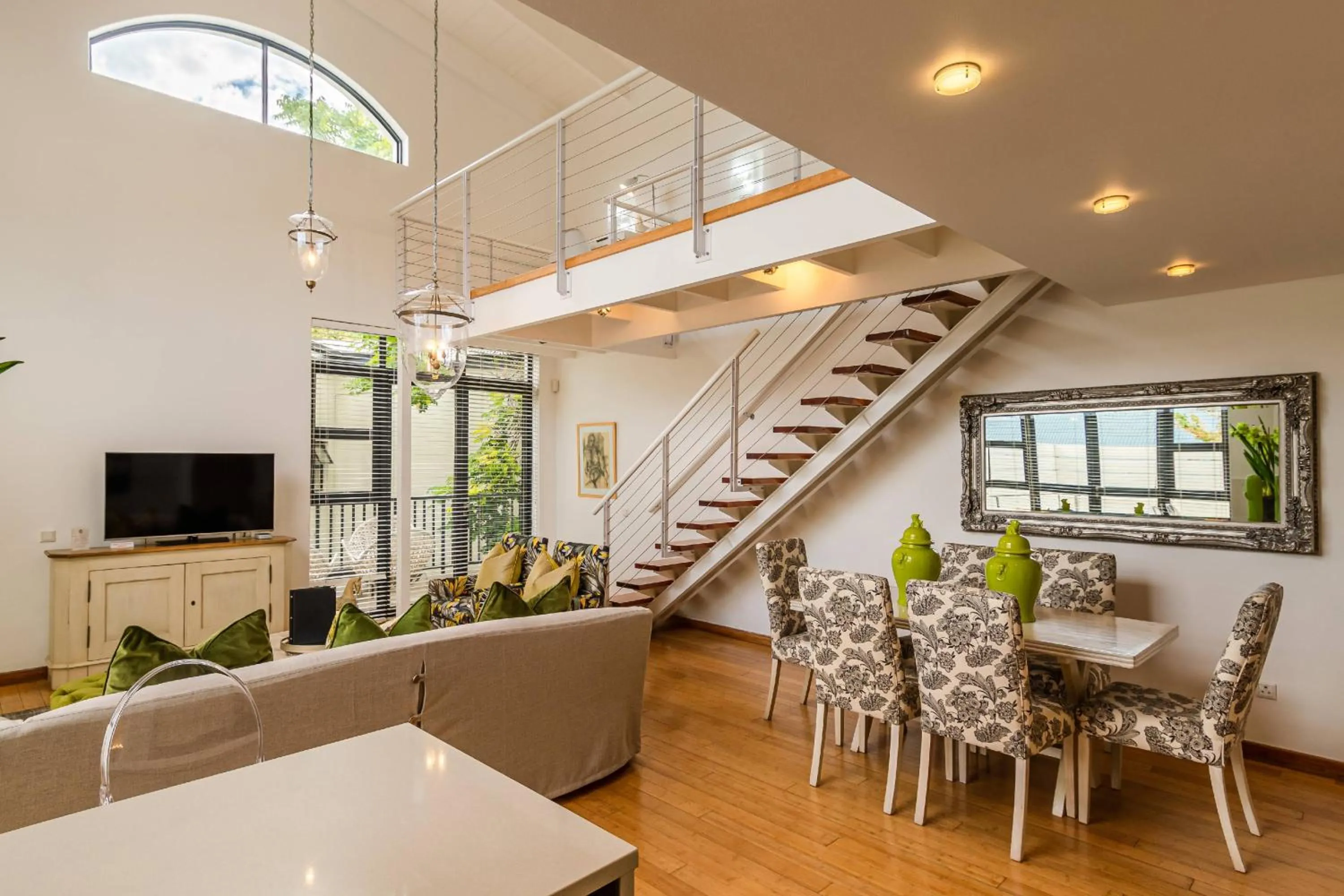Dining area in The Ivy Apartments Franschhoek