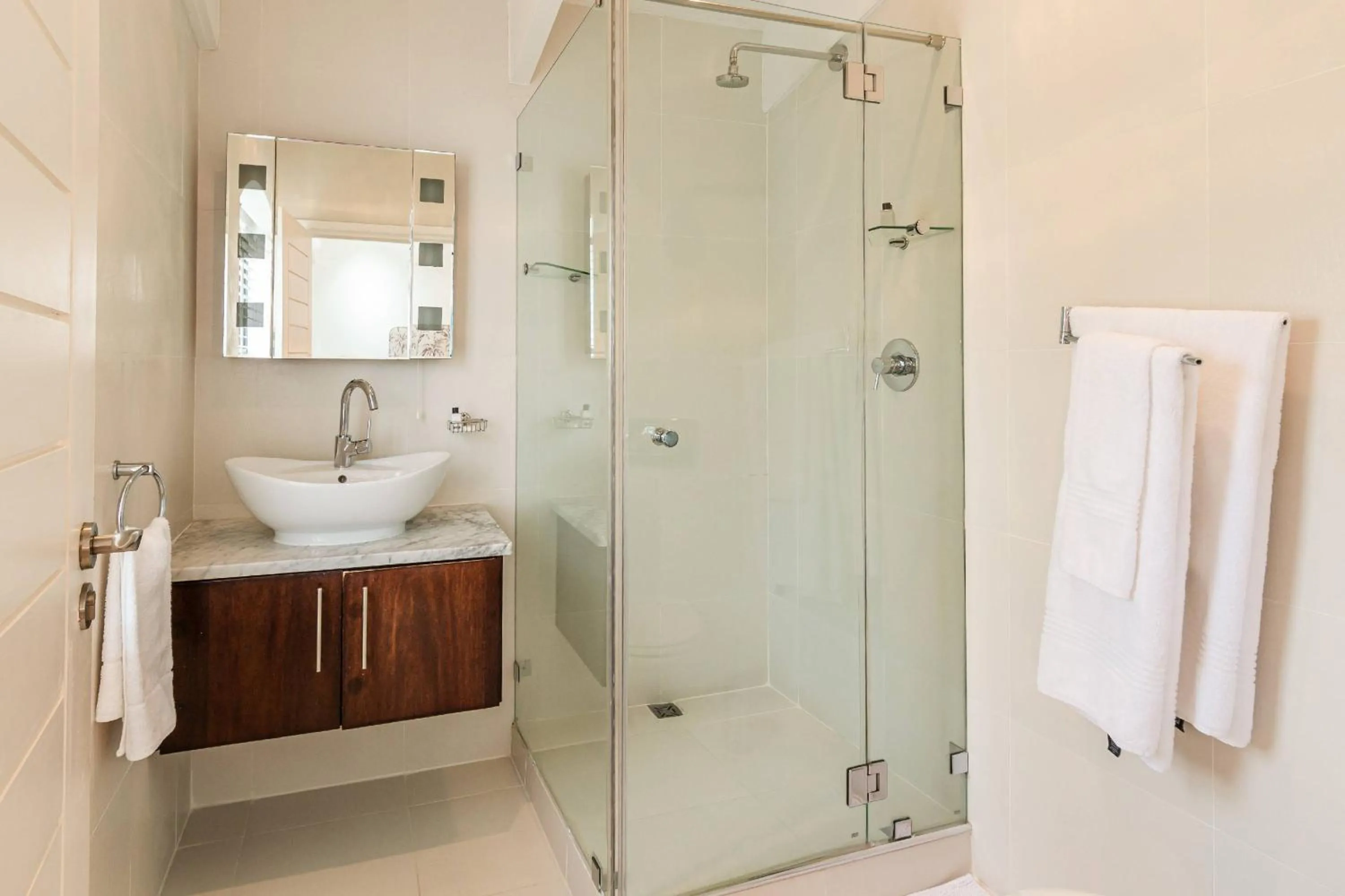 Shower in The Ivy Apartments Franschhoek