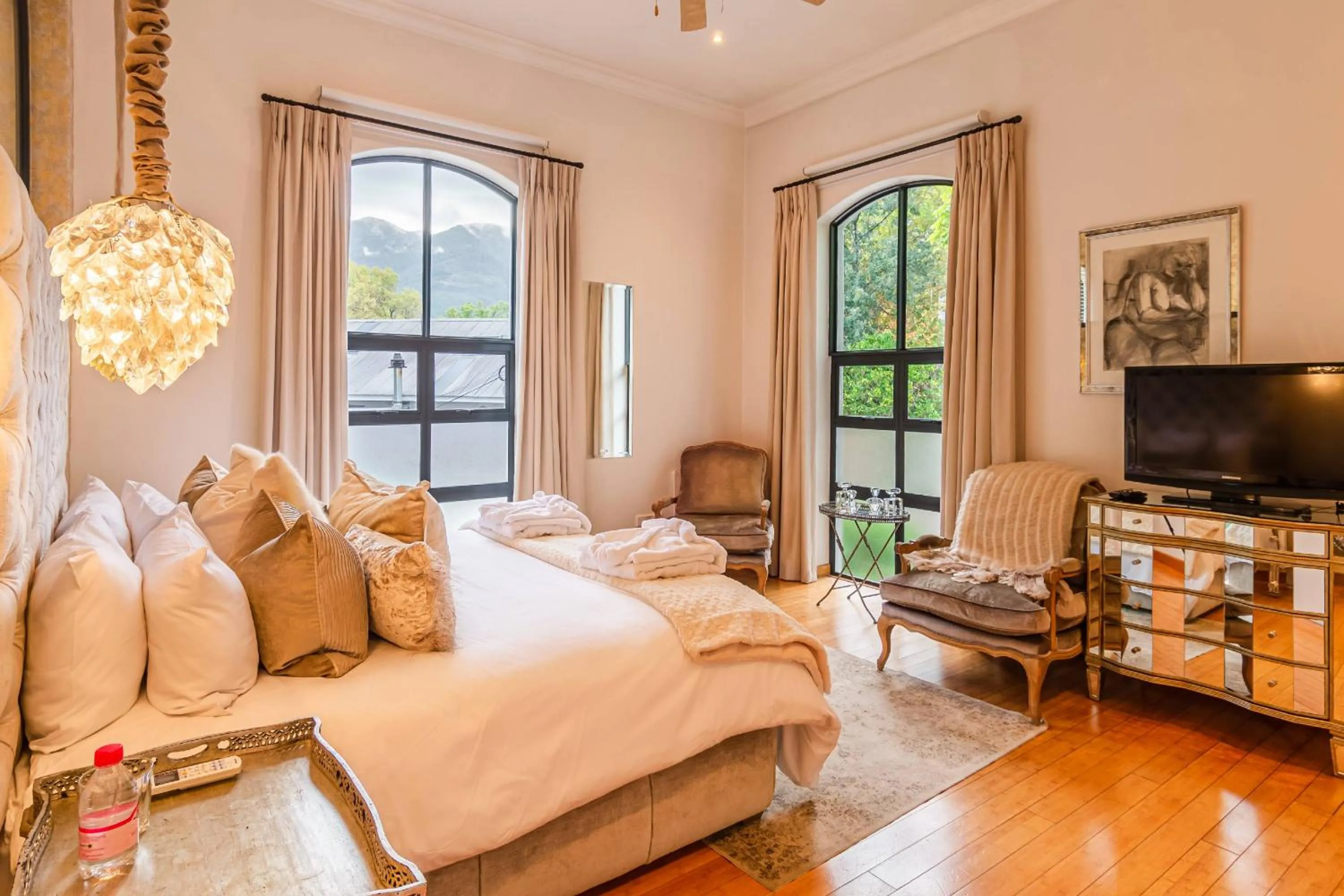 Bedroom, Bed in The Ivy Apartments Franschhoek