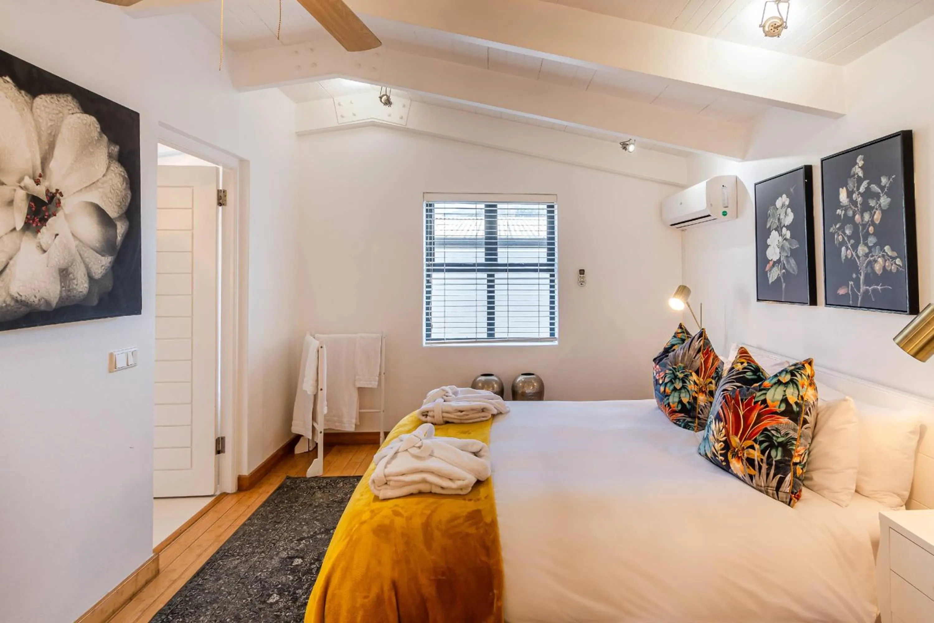 Bedroom, Bed in The Ivy Apartments Franschhoek