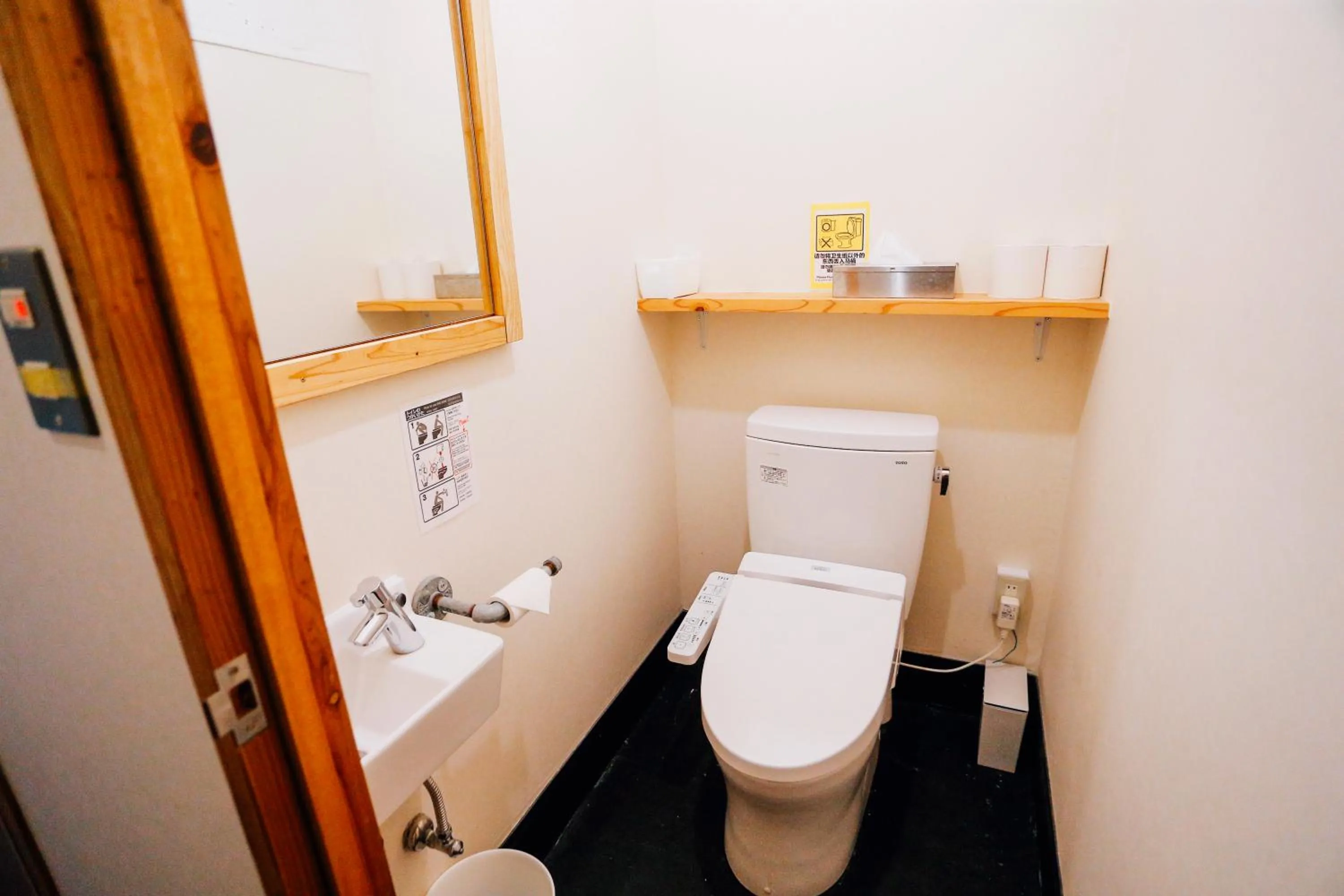 Toilet in AIEN Coffee & Hostel