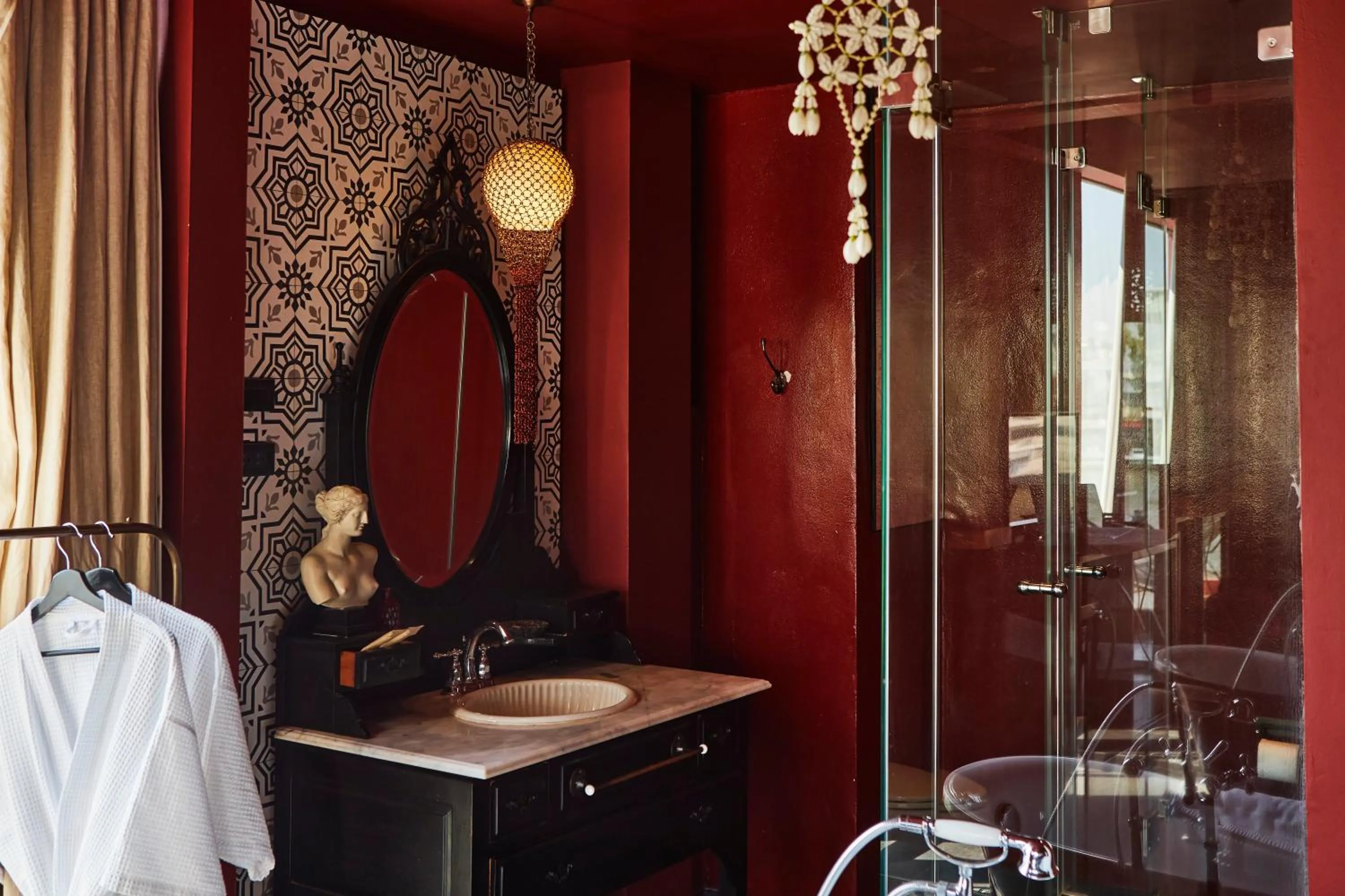 Bathroom in Amdaeng Bangkok Riverside Hotel