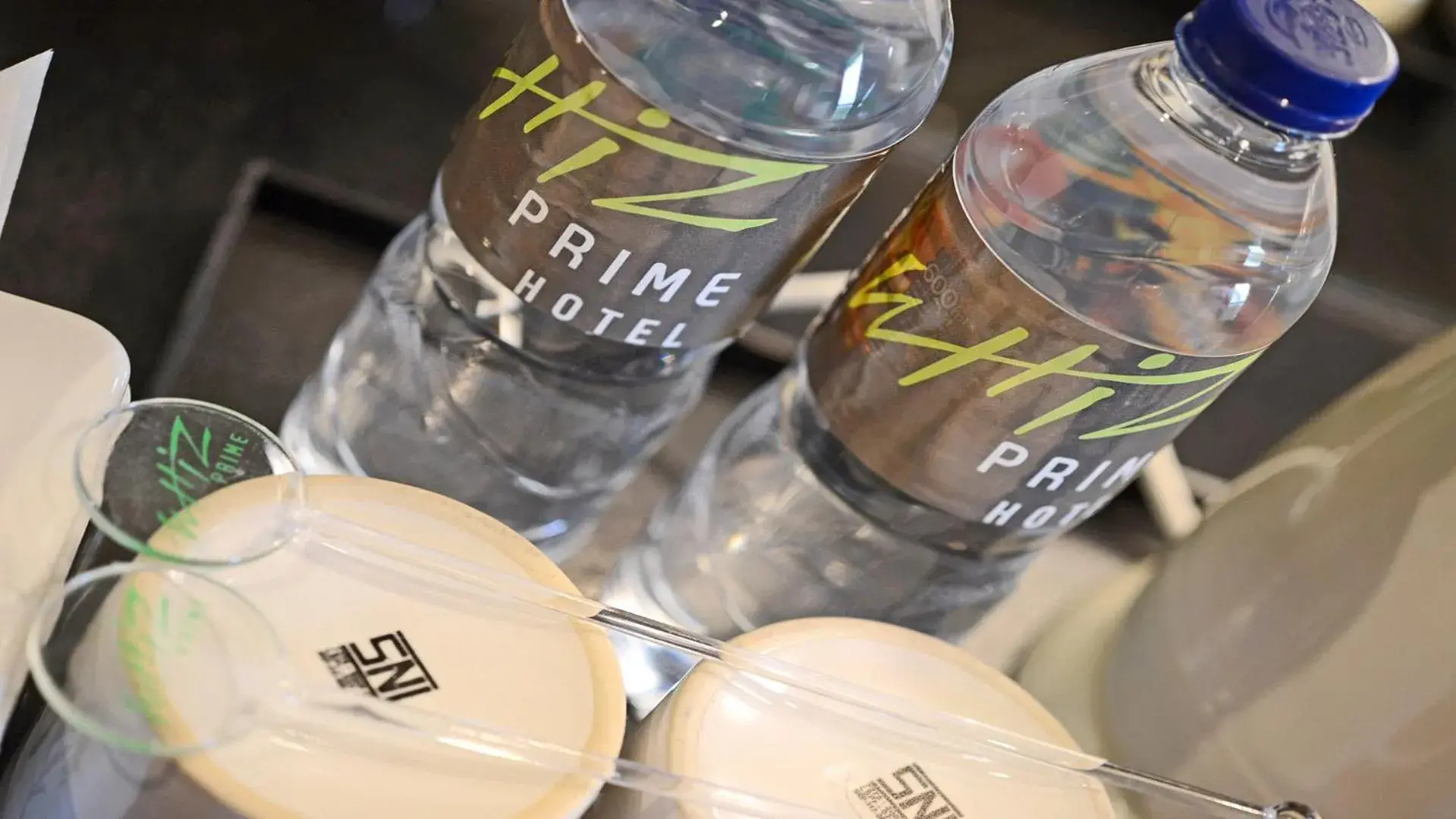 Standard Queen Room in Whiz Prime Hotel Khatib Sulaiman Padang Standard Queen Room in Whiz Prime Hotel Khatib Sulaiman Padang