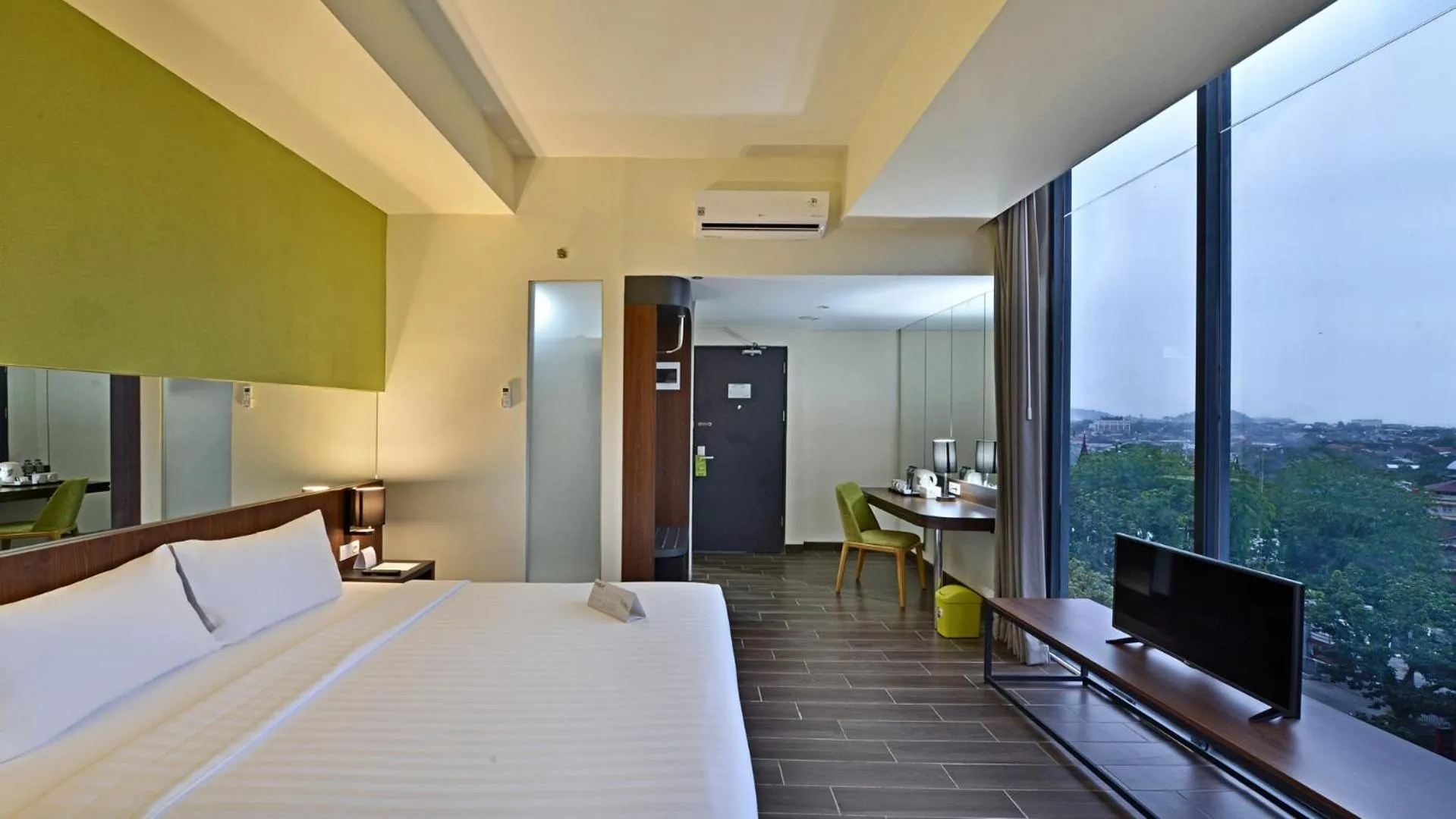 Bed in Whiz Prime Hotel Khatib Sulaiman Padang