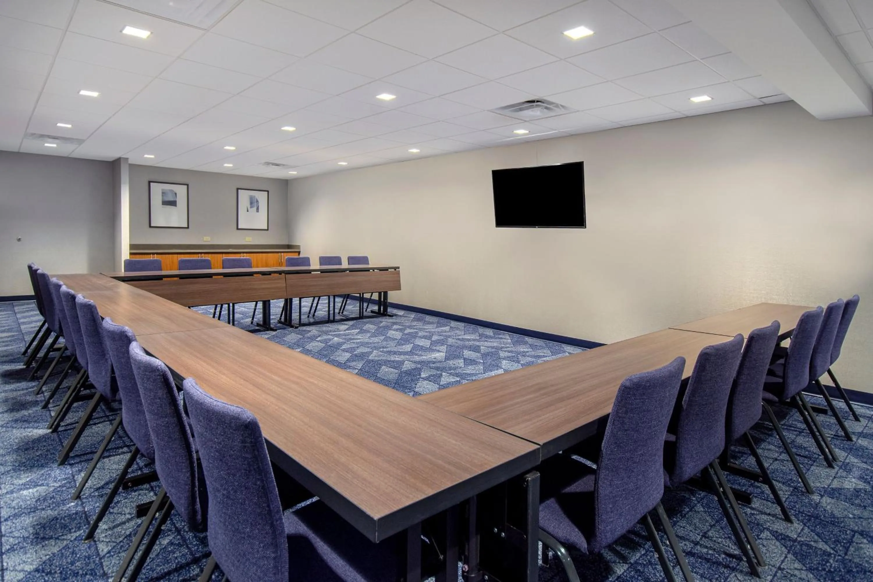 Meeting/conference room in Courtyard by Marriott Cincinnati Airport