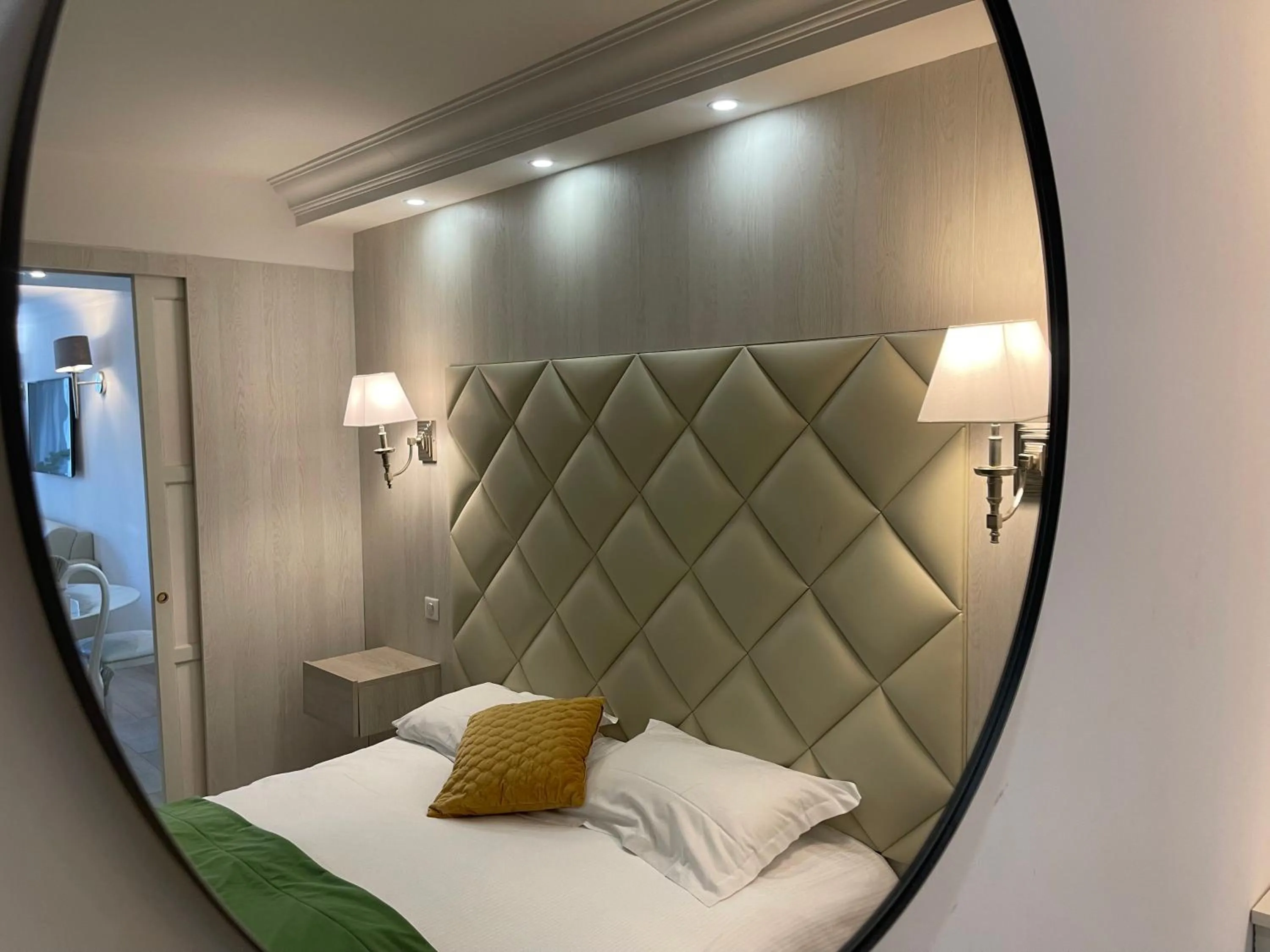 Bedroom, Bed in Hotel Le Fouquet's