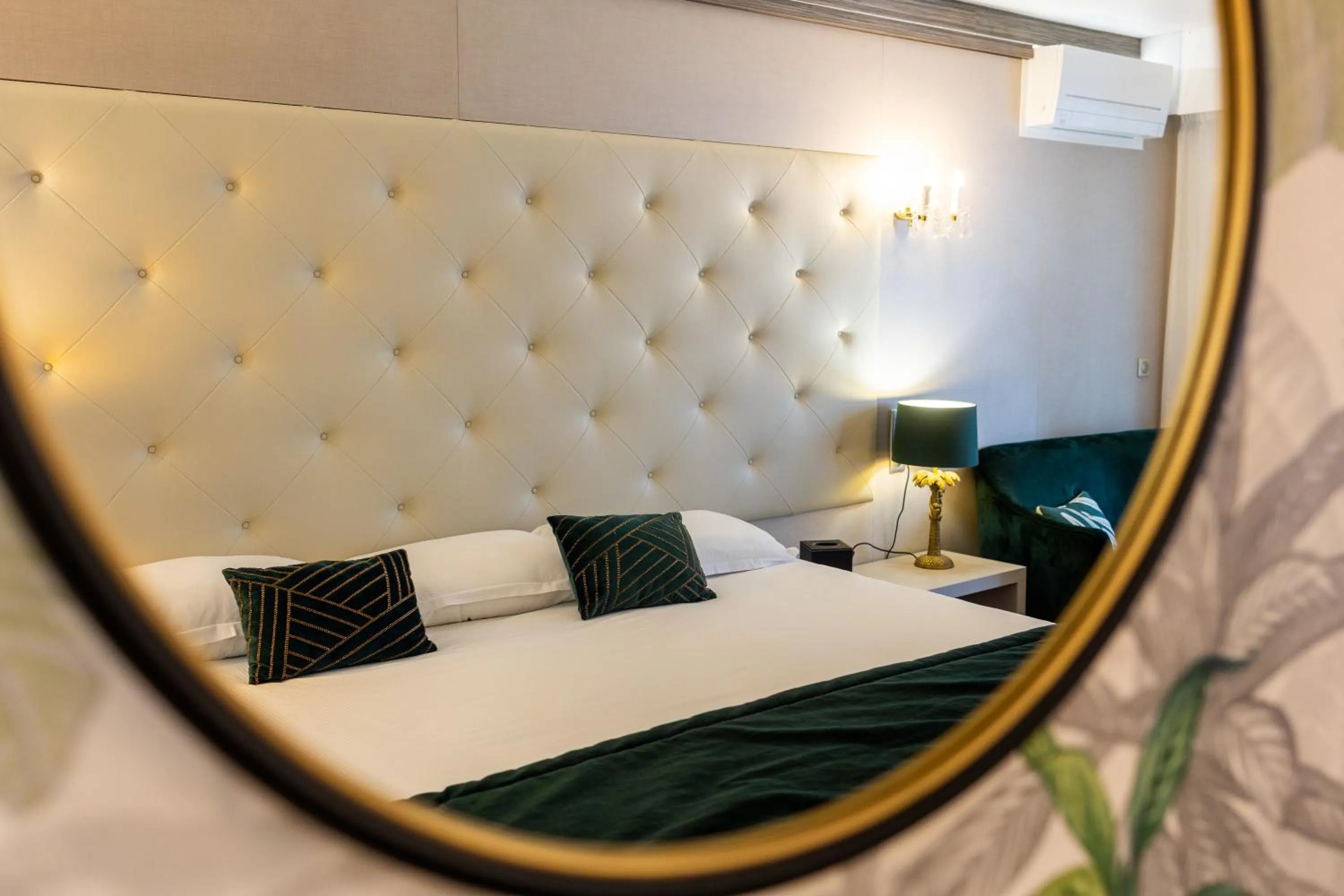 Bedroom, Bed in Hotel Le Fouquet's