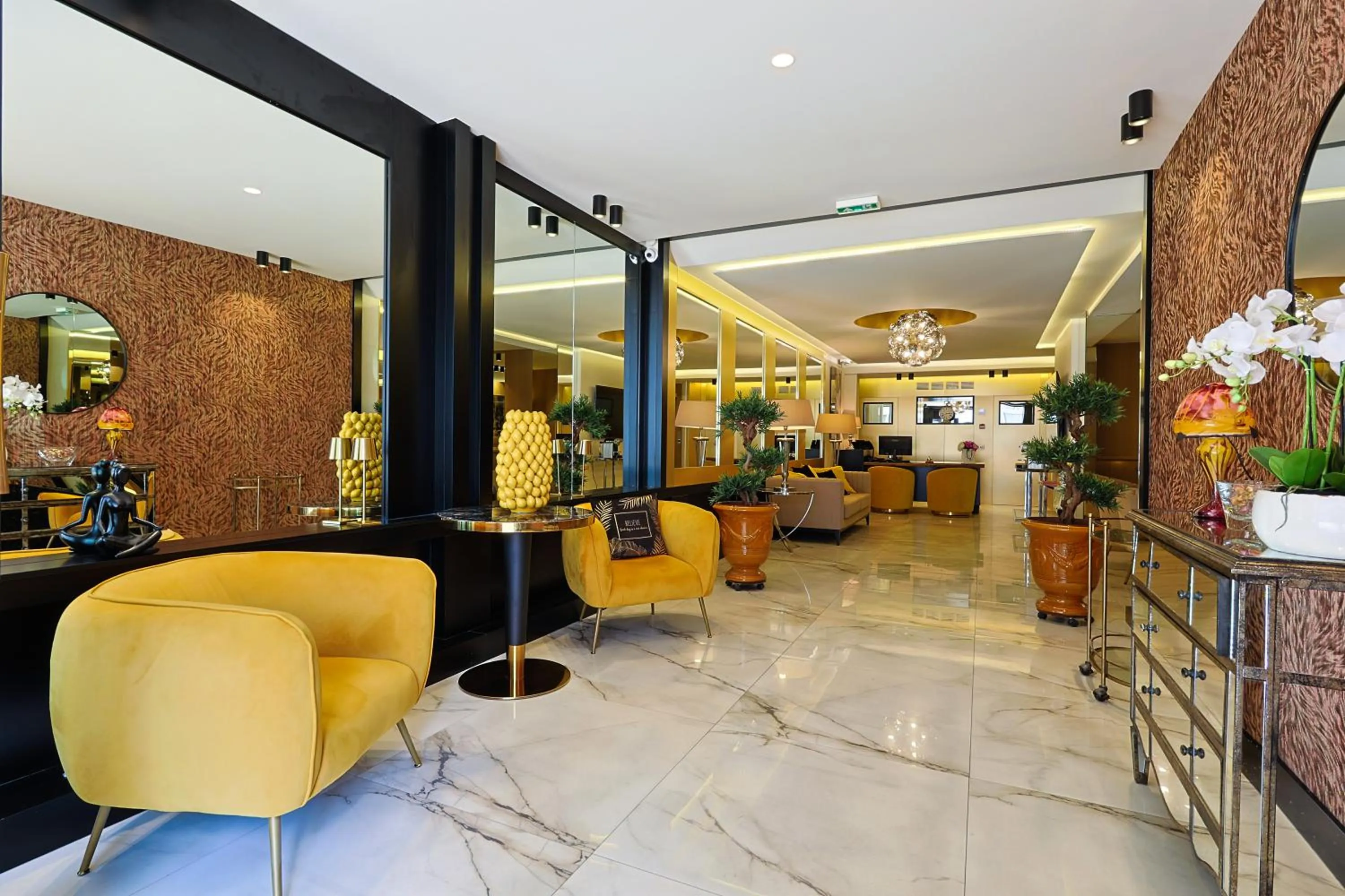 Seating area in Hotel Le Fouquet's