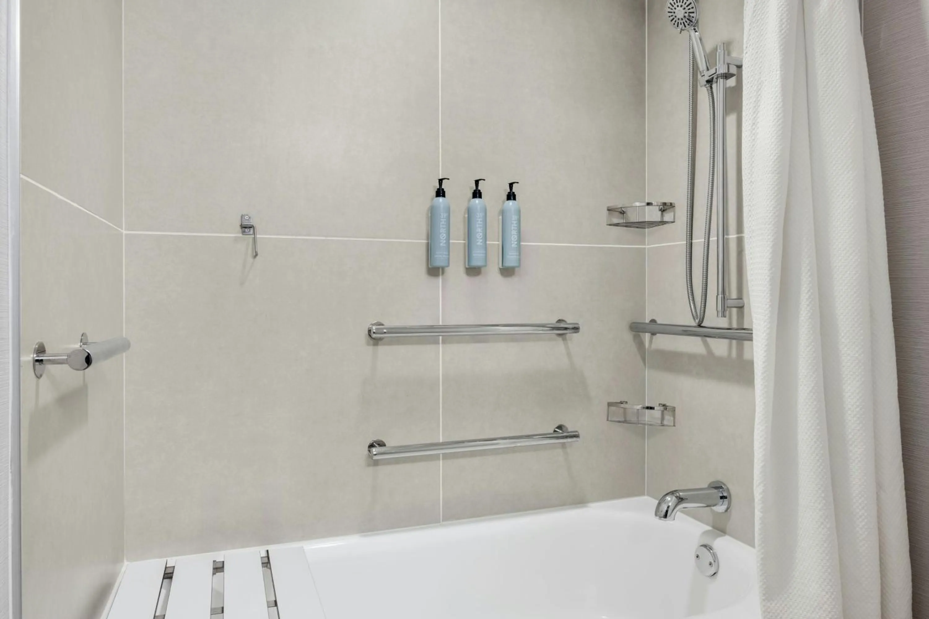 Bathroom in Courtyard Hamilton